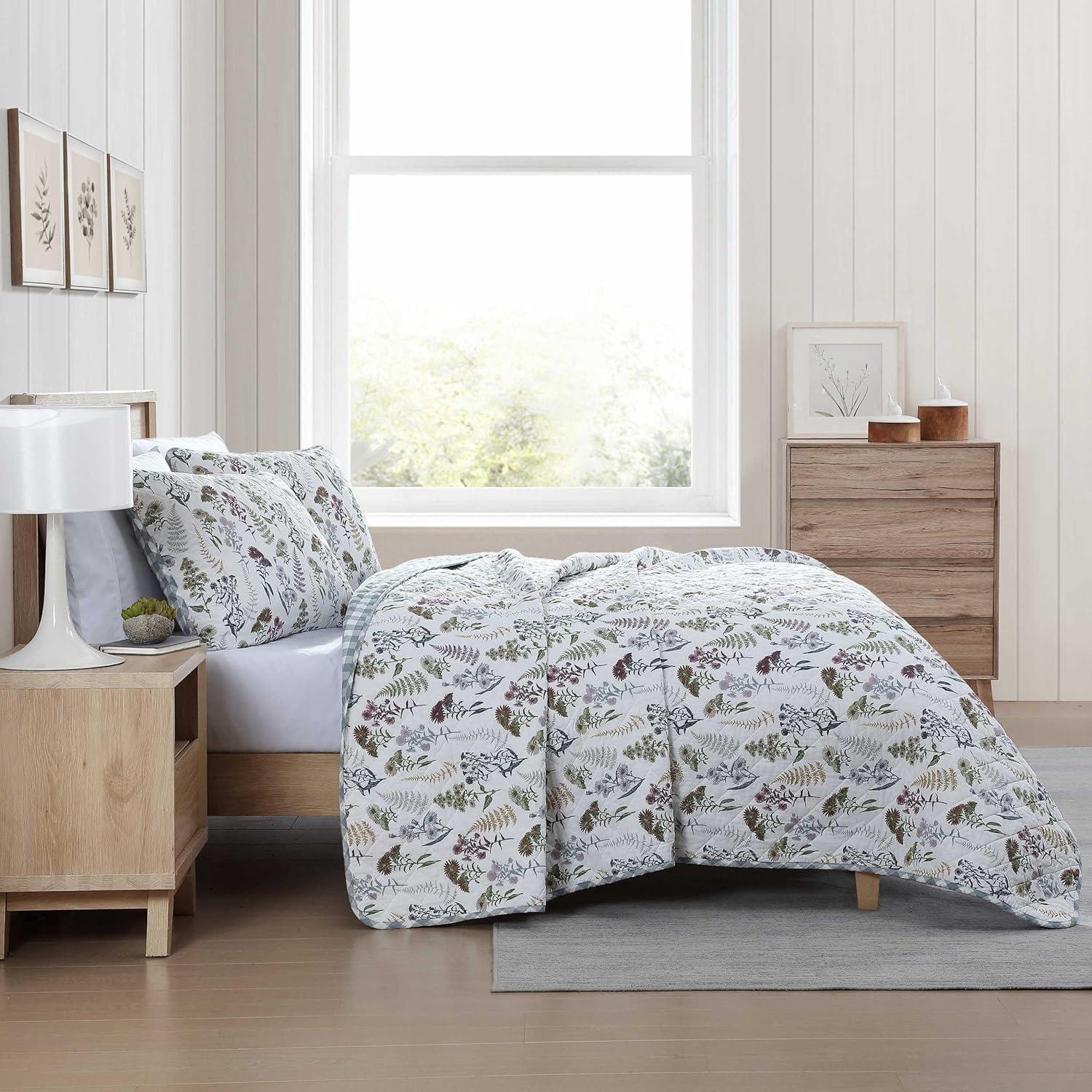 White Cotton Reversible Floral Full Quilt Set