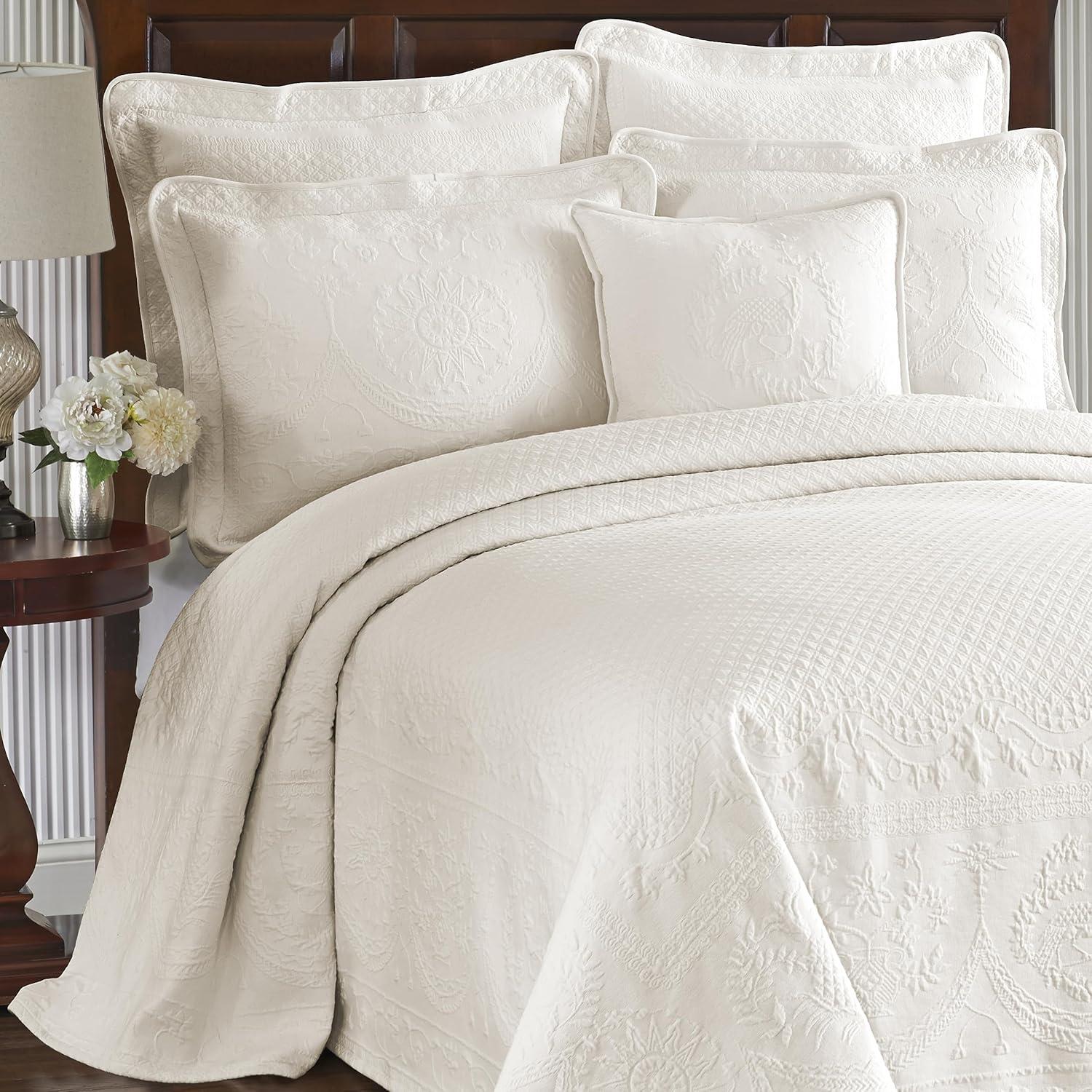 King Charles Modern Farmhouse Floral Matelasse Bedspread, 100% Cotton Breathable Bedding, Full/Queen, Ivory