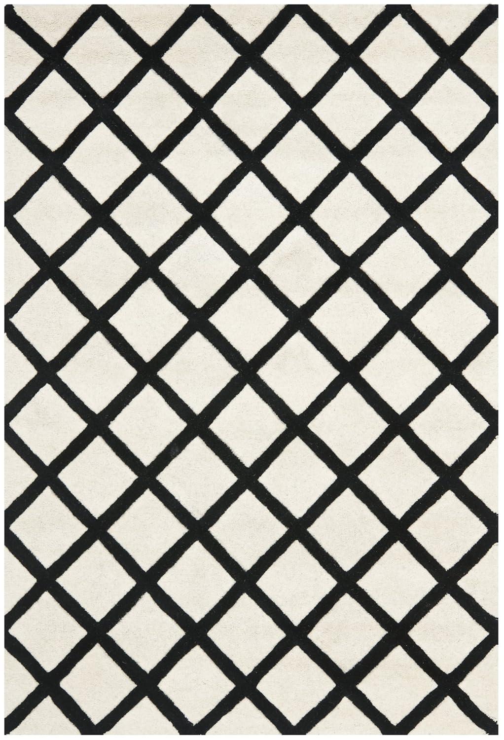 SAFAVIEH Chatham Jahn Geometric Diamonds Wool Area Rug, Ivory/Black, 6' x 9'