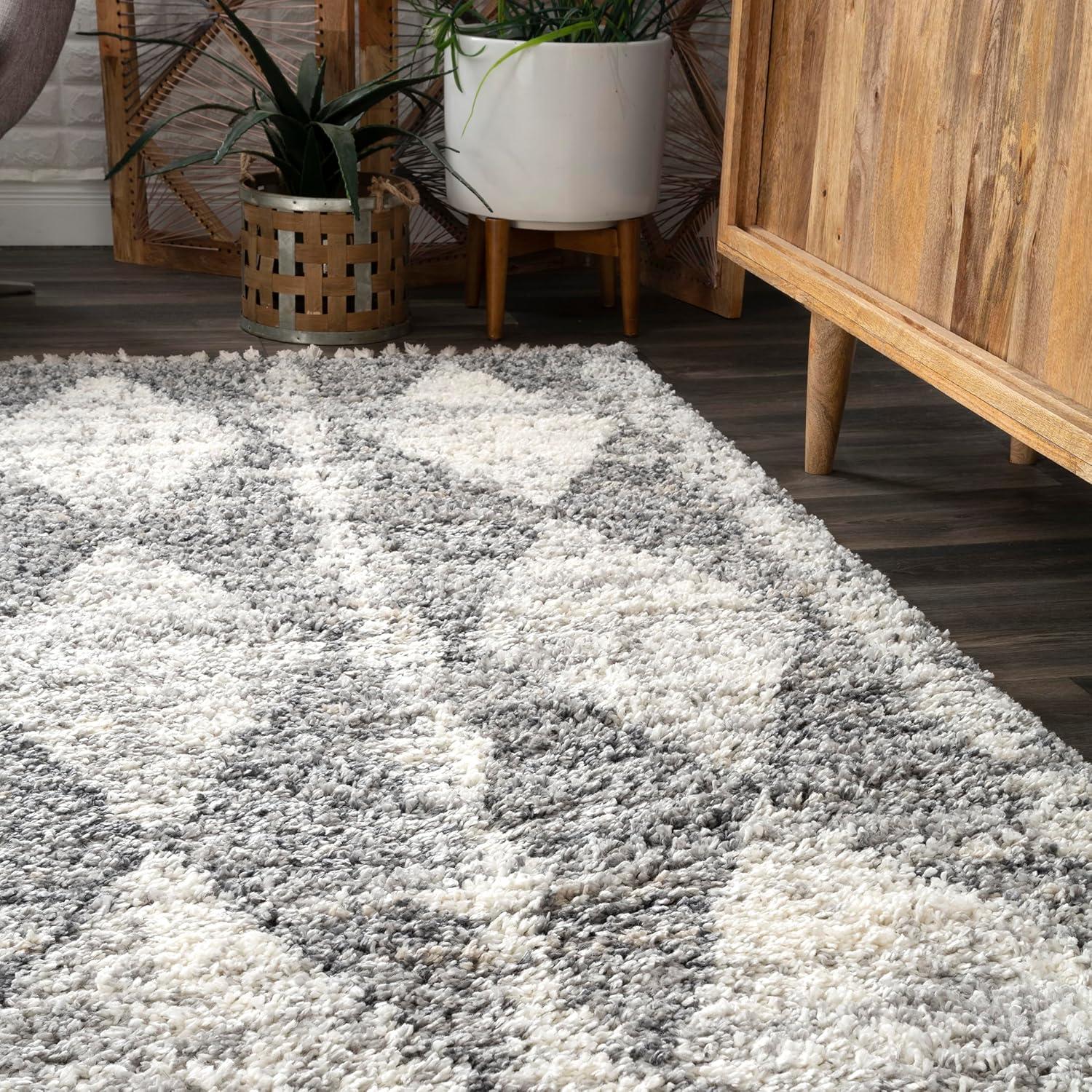 Reversible Gray Geometric Shag 2'x3' Synthetic Area Rug