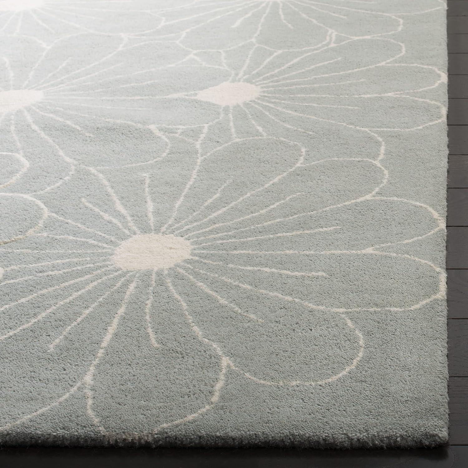 SAFAVIEH Soho Megan Floral Wool Area Rug, Ivory/Black, 5' x 8'