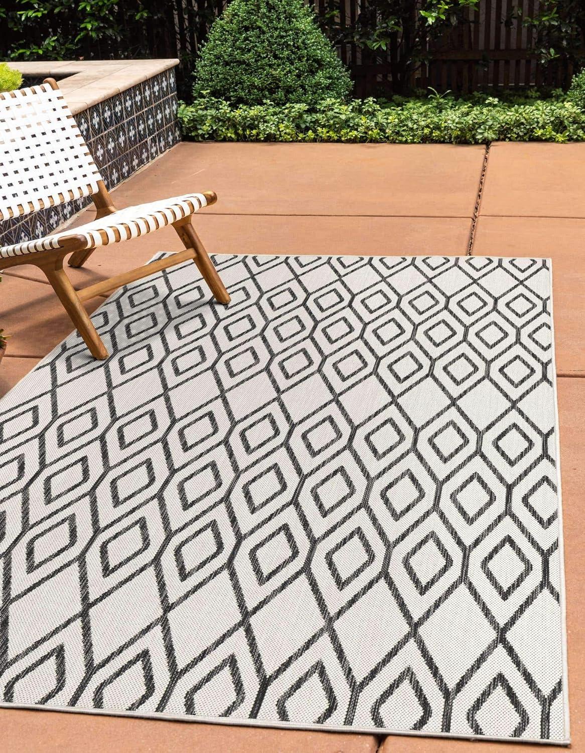 Ivory Geometric Flat Woven 8' x 10' Outdoor Rug