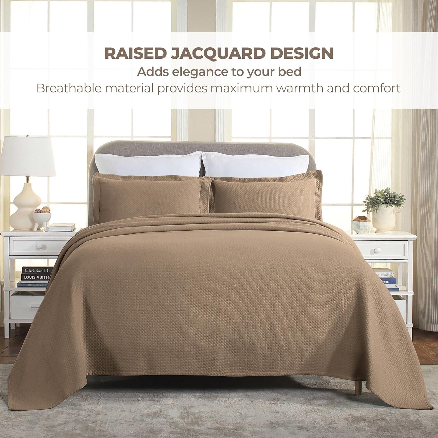 Superior Solitaire Waffled Matelassé Bedspread Set with Shams