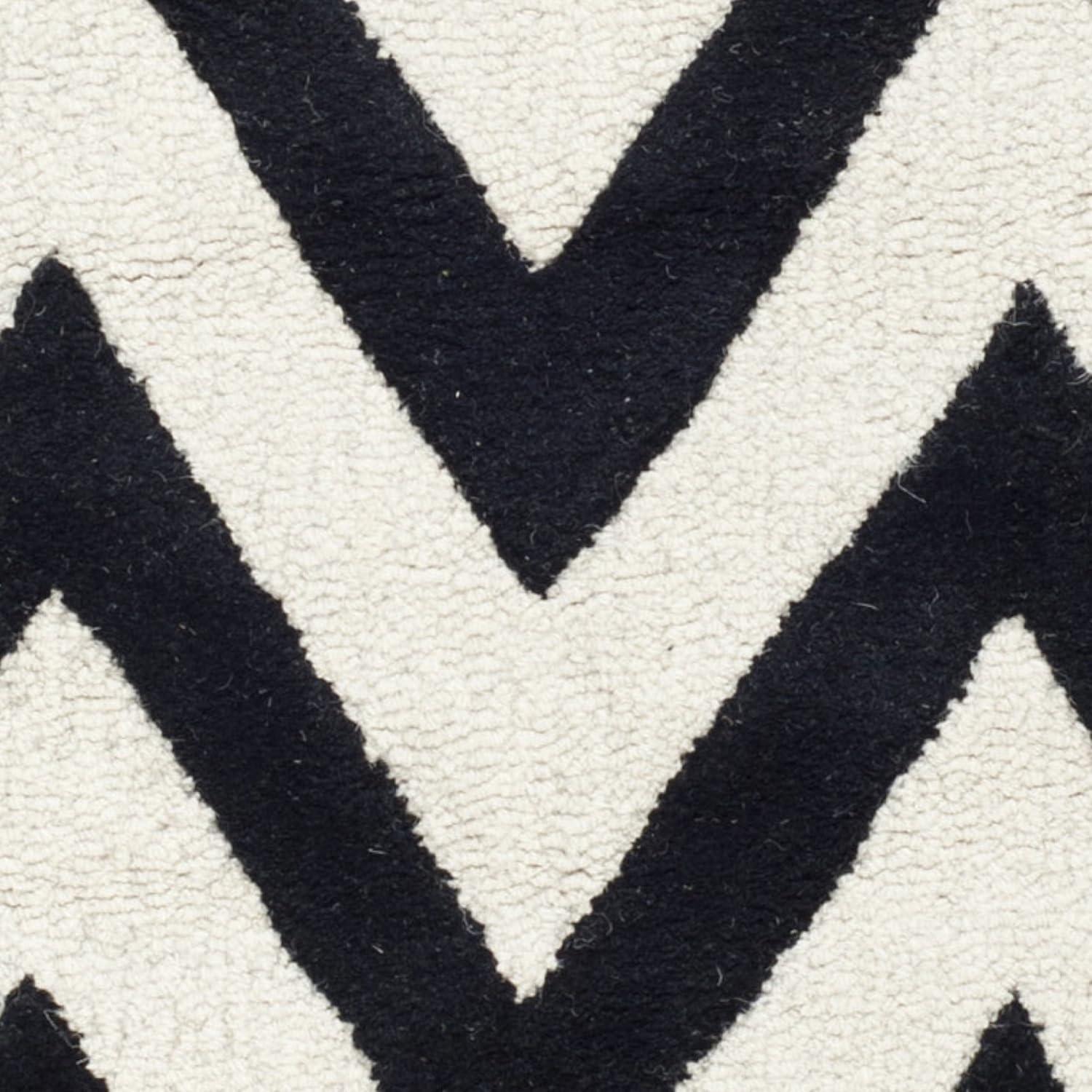 SAFAVIEH Cambridge Kaitlyn Zig Zag Stripes Wool Area Rug, Black/Ivory, 4' x 4' Round