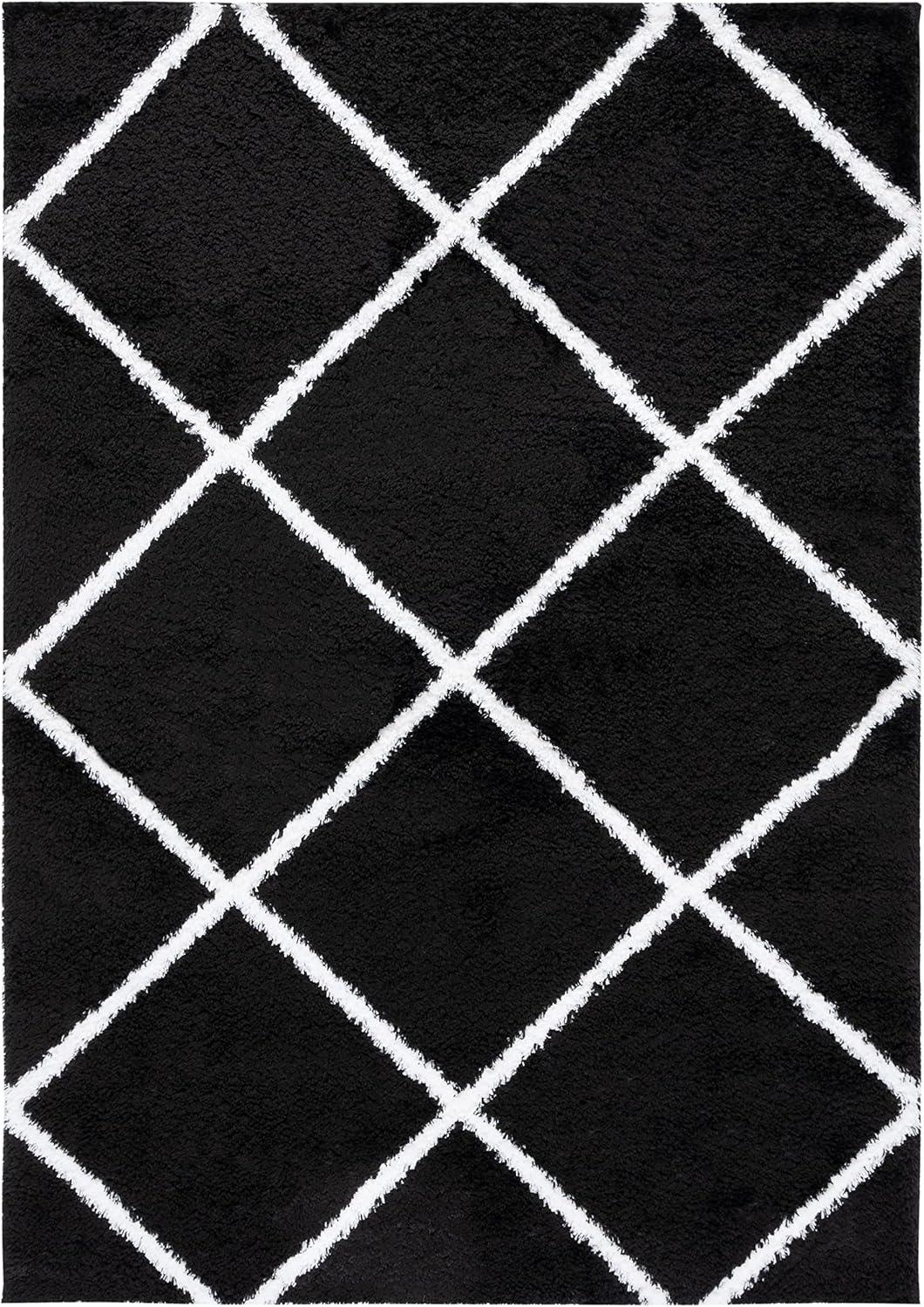 Tahoe Shag THO676 Power Loomed Indoor Area Rug - Black/White - 6'7"x8'7" - Safavieh