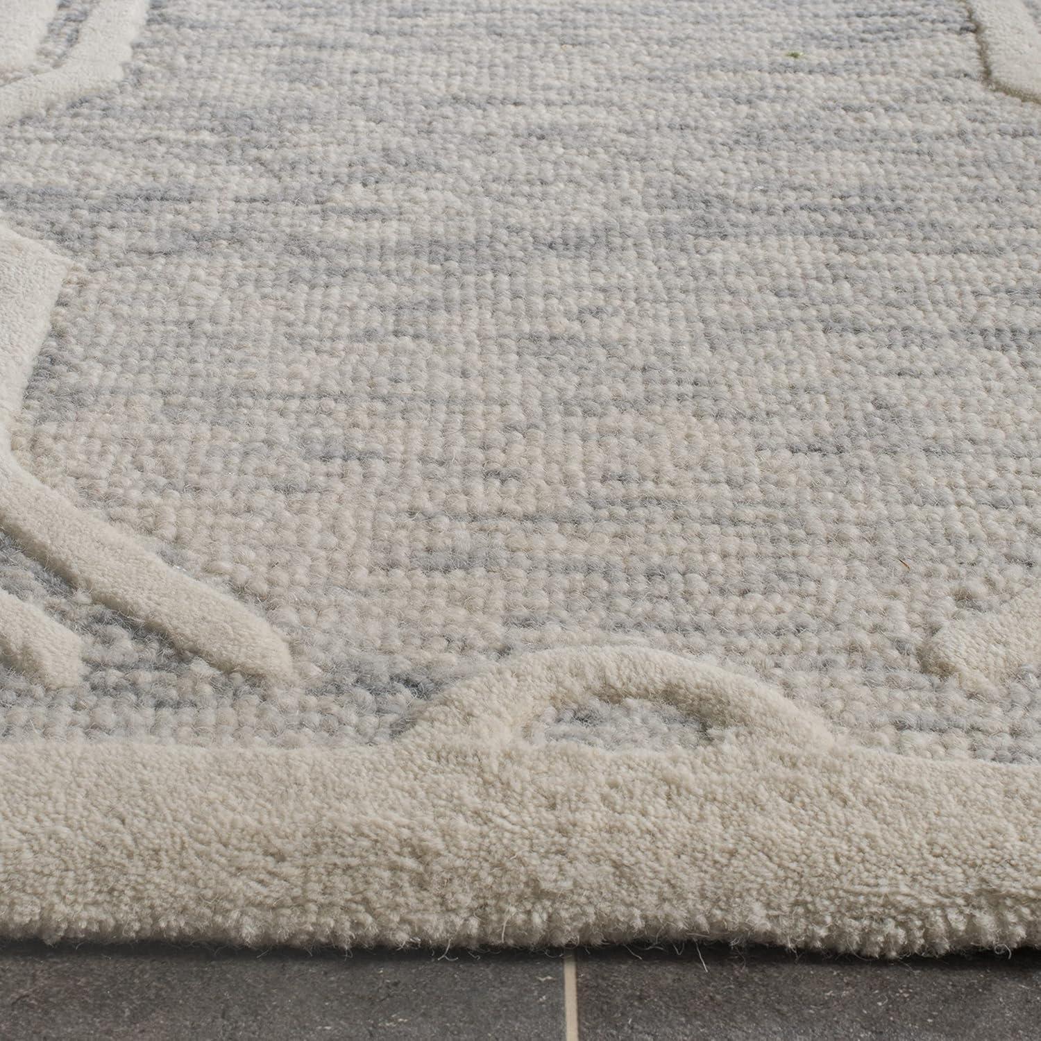 SAFAVIEH Cambridge Leland Faded Geometric Wool Area Rug, Light Grey/Ivory, 2' x 3'