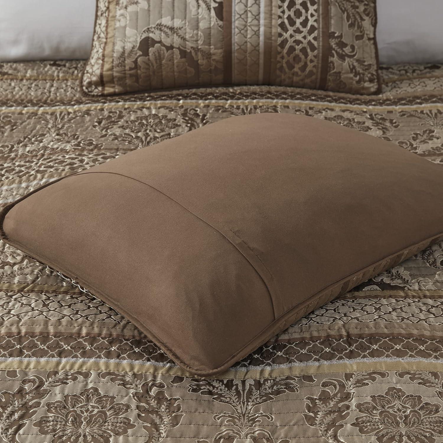 6 Piece Jacquard Quilt Set with Throw Pillows