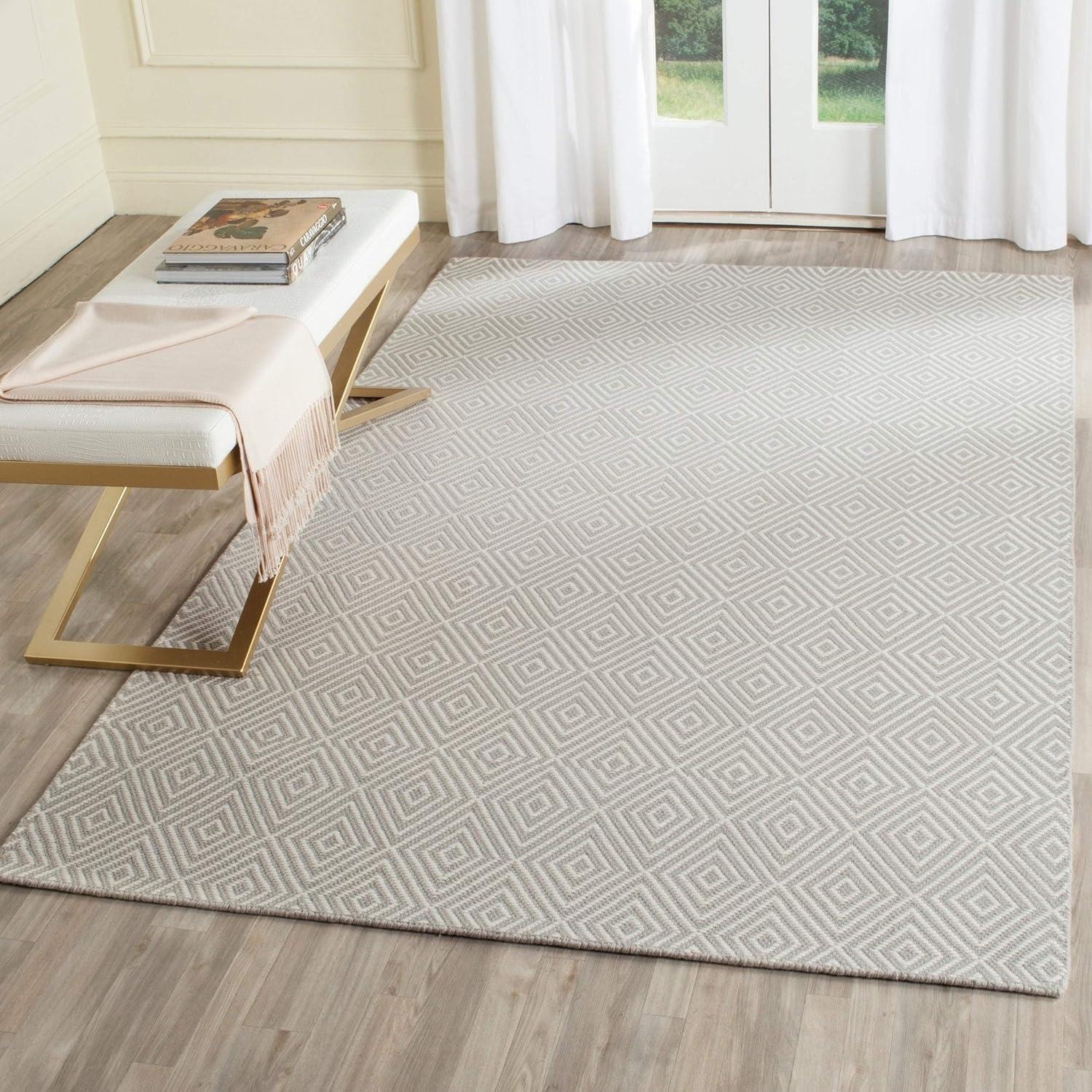 Wilton Light Grey and Ivory Hand-Hooked Wool 4' x 6' Area Rug