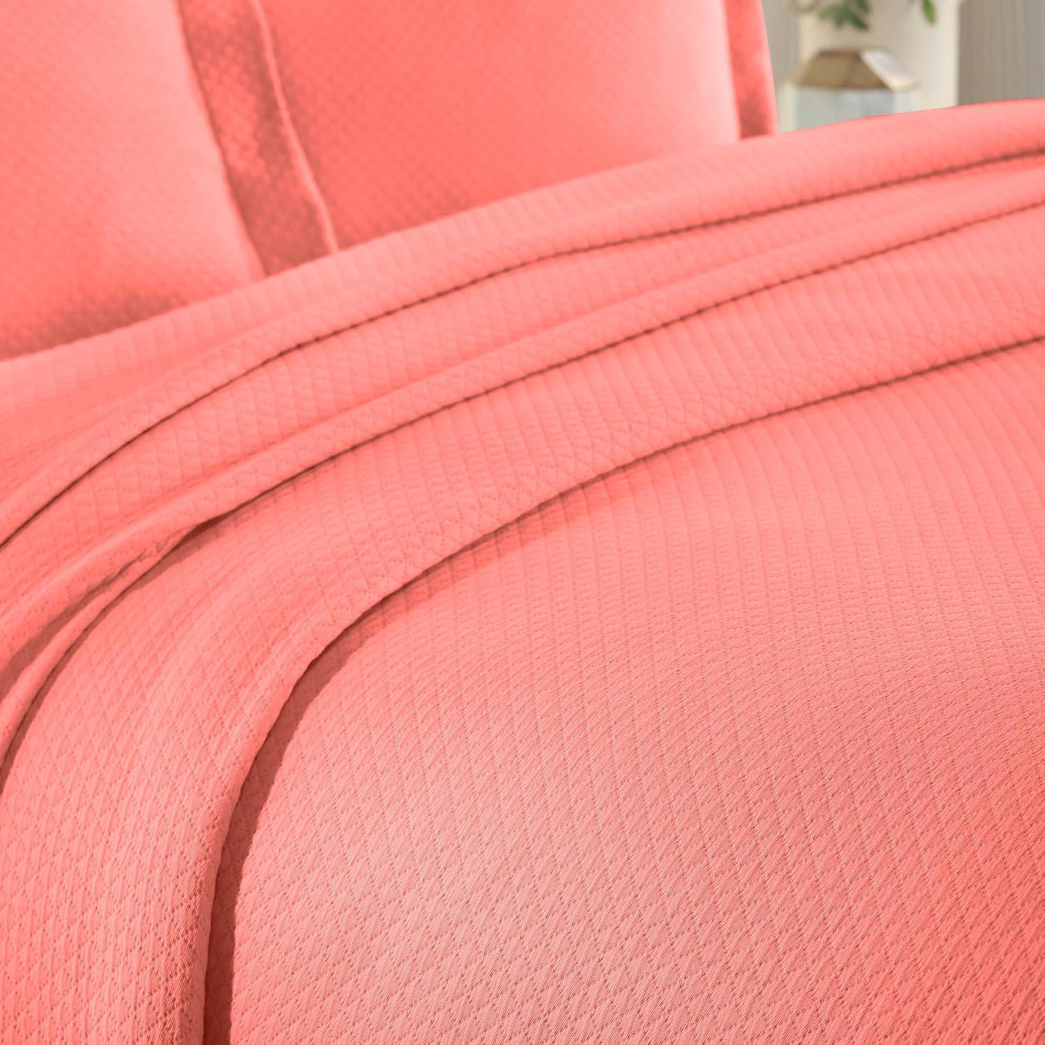 Superior Superior Solitaire Waffled Matelassé Bedspread Set with Shams