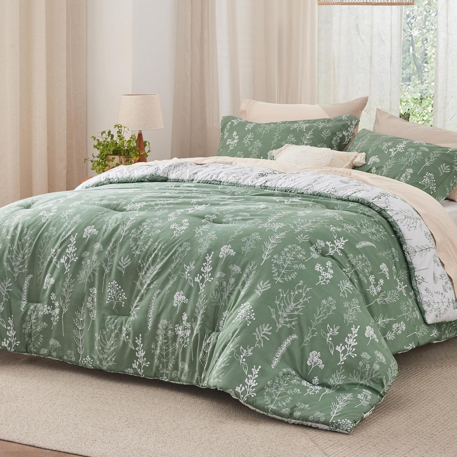 Queen - Sage Green , Cute Floral Beddings, 3 Pieces, 1 Soft Reversible Botanical Flowers