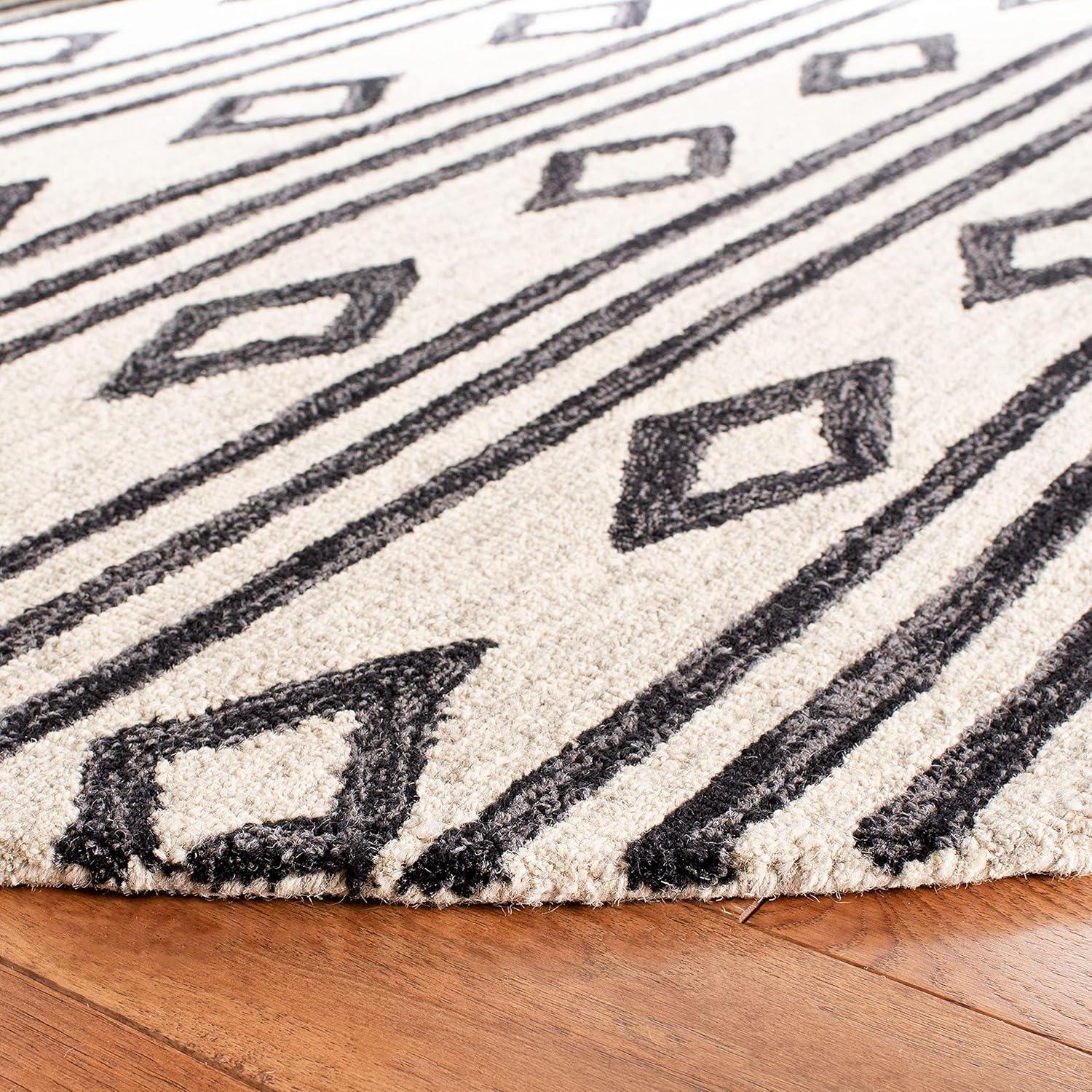 Micro-Loop MLP153 Hand Tufted Accent Rug - Ivory/Charcoal - 2'6"x4' - Safavieh.