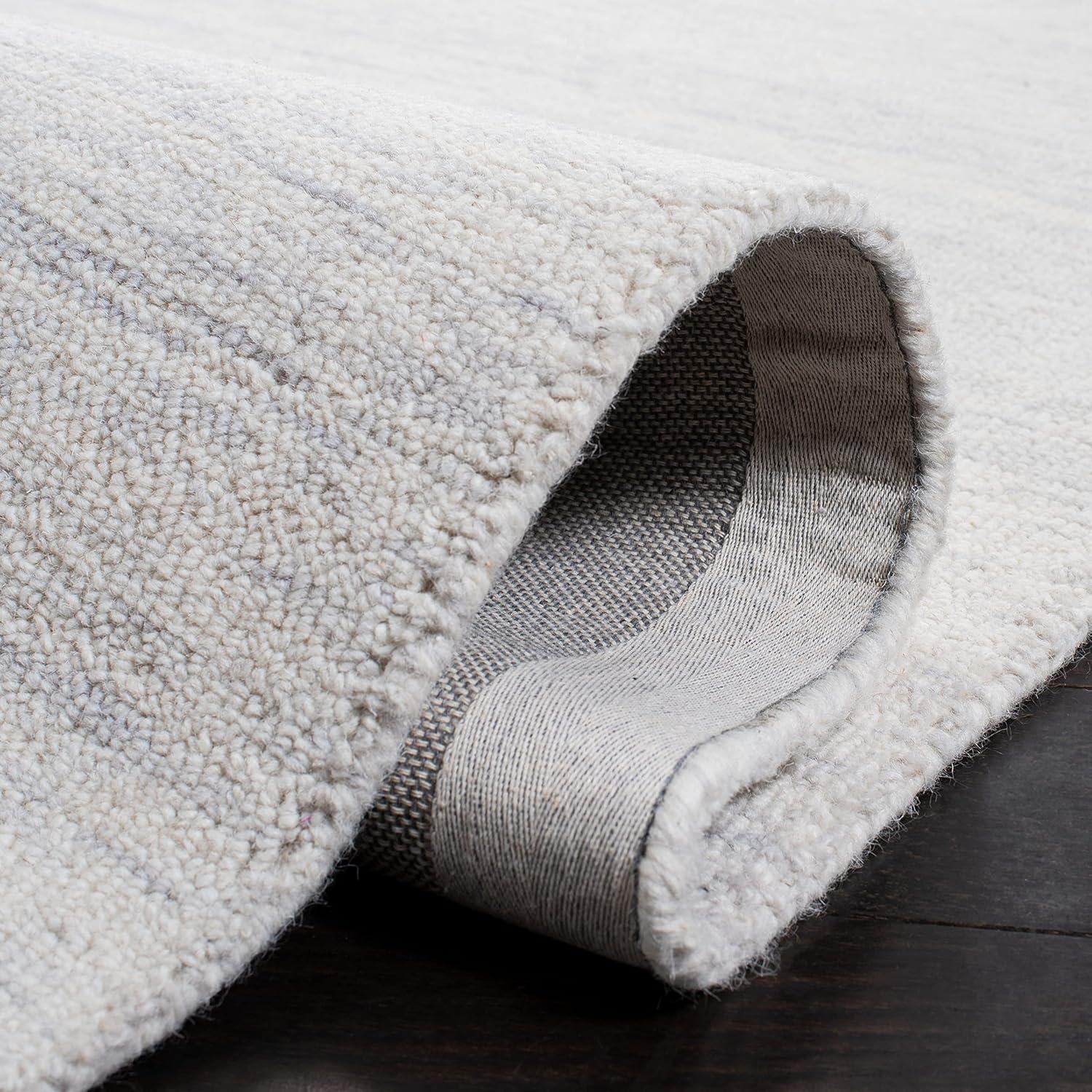 Metro MET152 Hand Tufted Indoor Accent Rug - Light Grey - 3'x5' - Safavieh