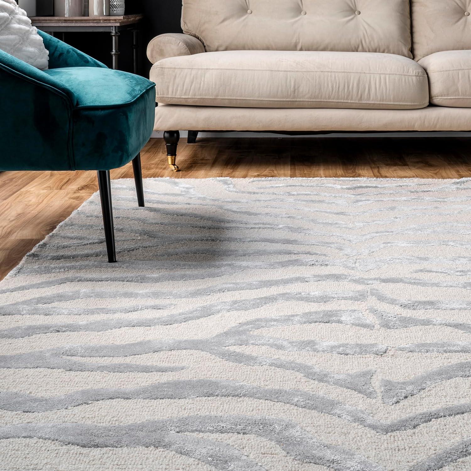 nuLOOM Hand Tufted Plush Zebra Runner Rug, 2' 6" x 6', Gray