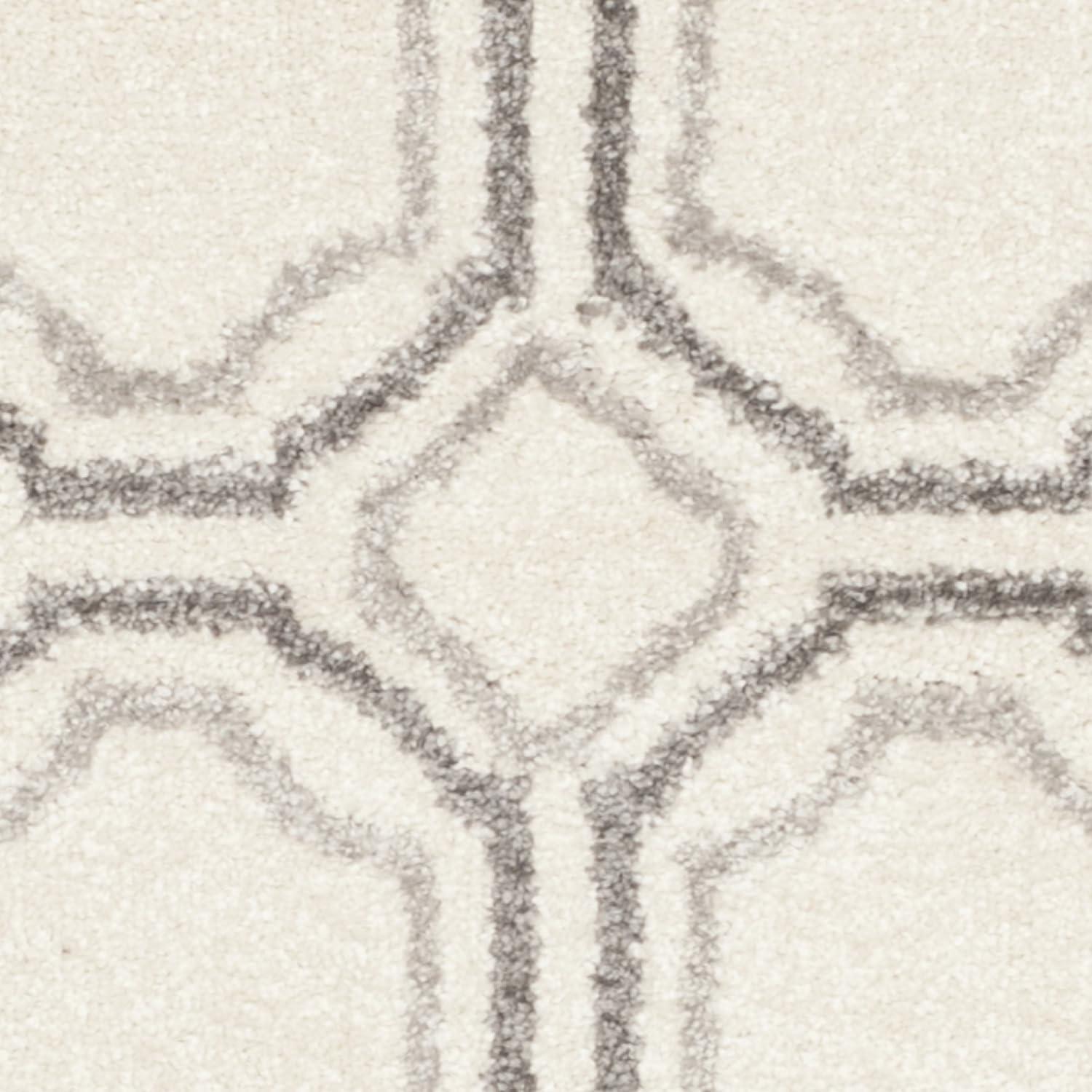 Amherst AMT411 Power Loomed Accent Rug - Ivory/Light Grey - 3'x5' - Safavieh.