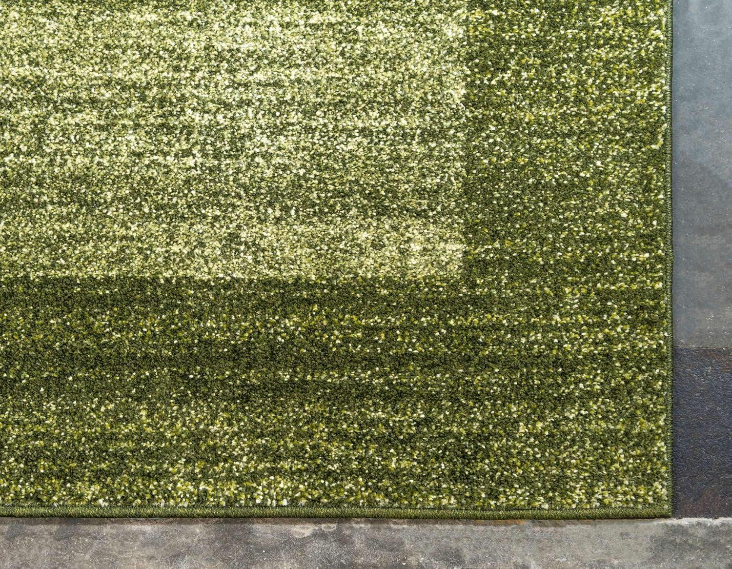 Easy-Care Tufted Synthetic 6' x 9' Rectangular Rug in Green