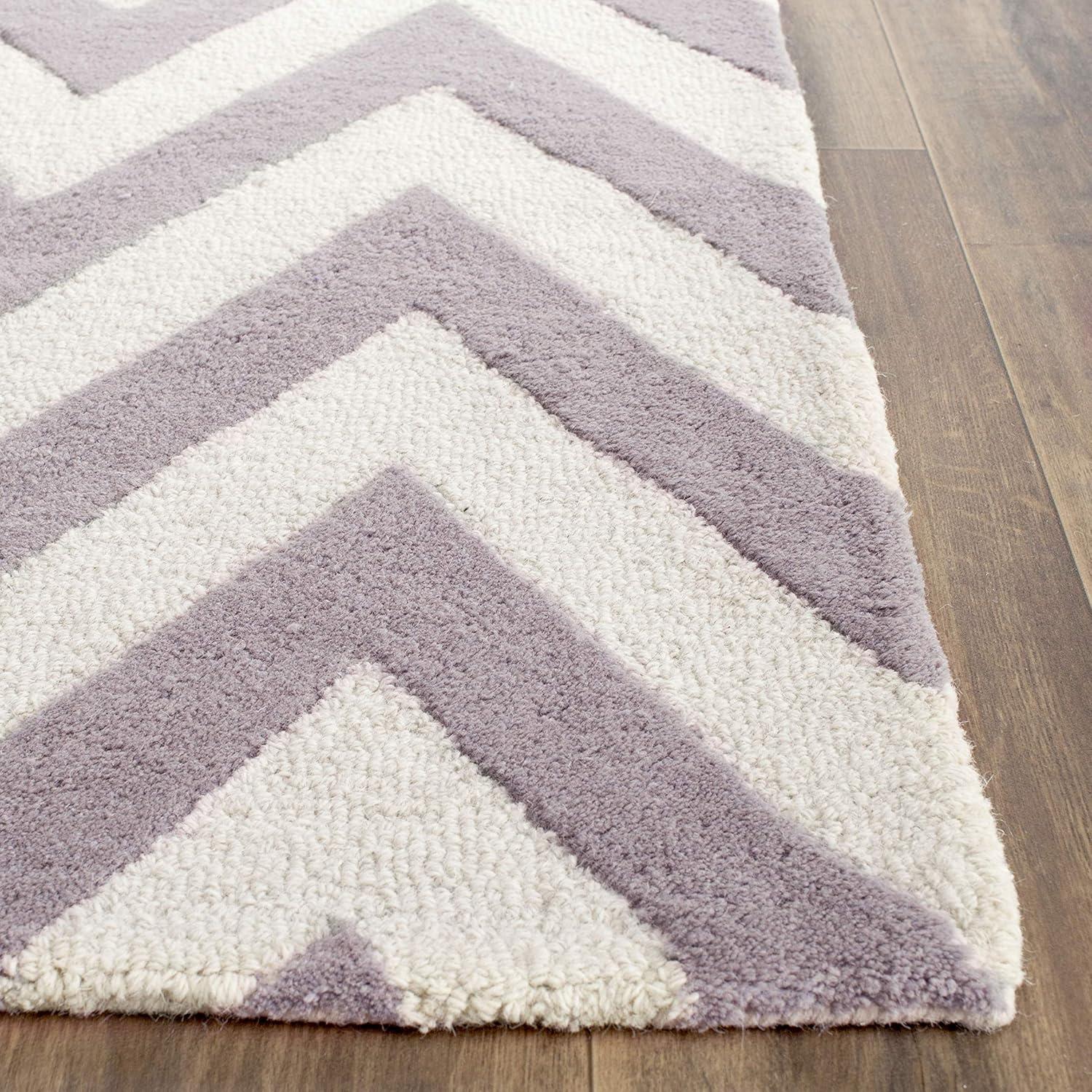 SAFAVIEH Cambridge Kaitlyn Zig Zag Stripes Wool Area Rug, Silver/Ivory, 4' x 4' Square