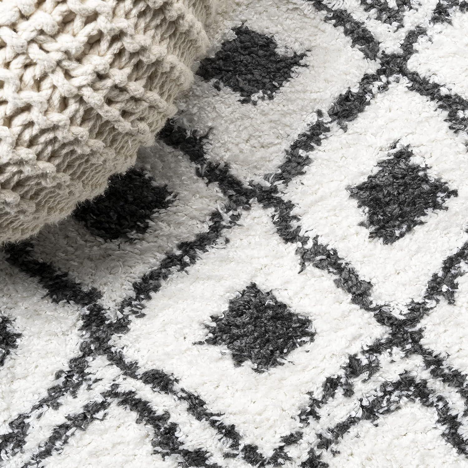 3'x5' Caimari Moroccan Diamond Shag Area Rug, White/Black - JONATHAN Y