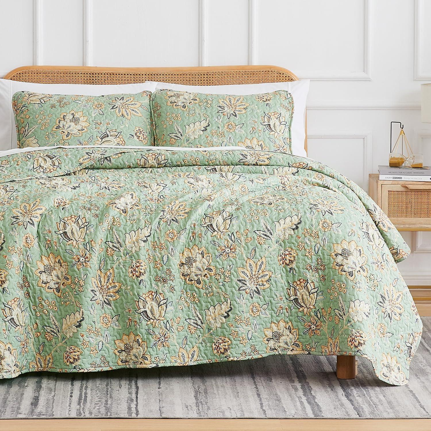 Jacobean Willow Green Floral Microfiber Full/Queen Quilt Set