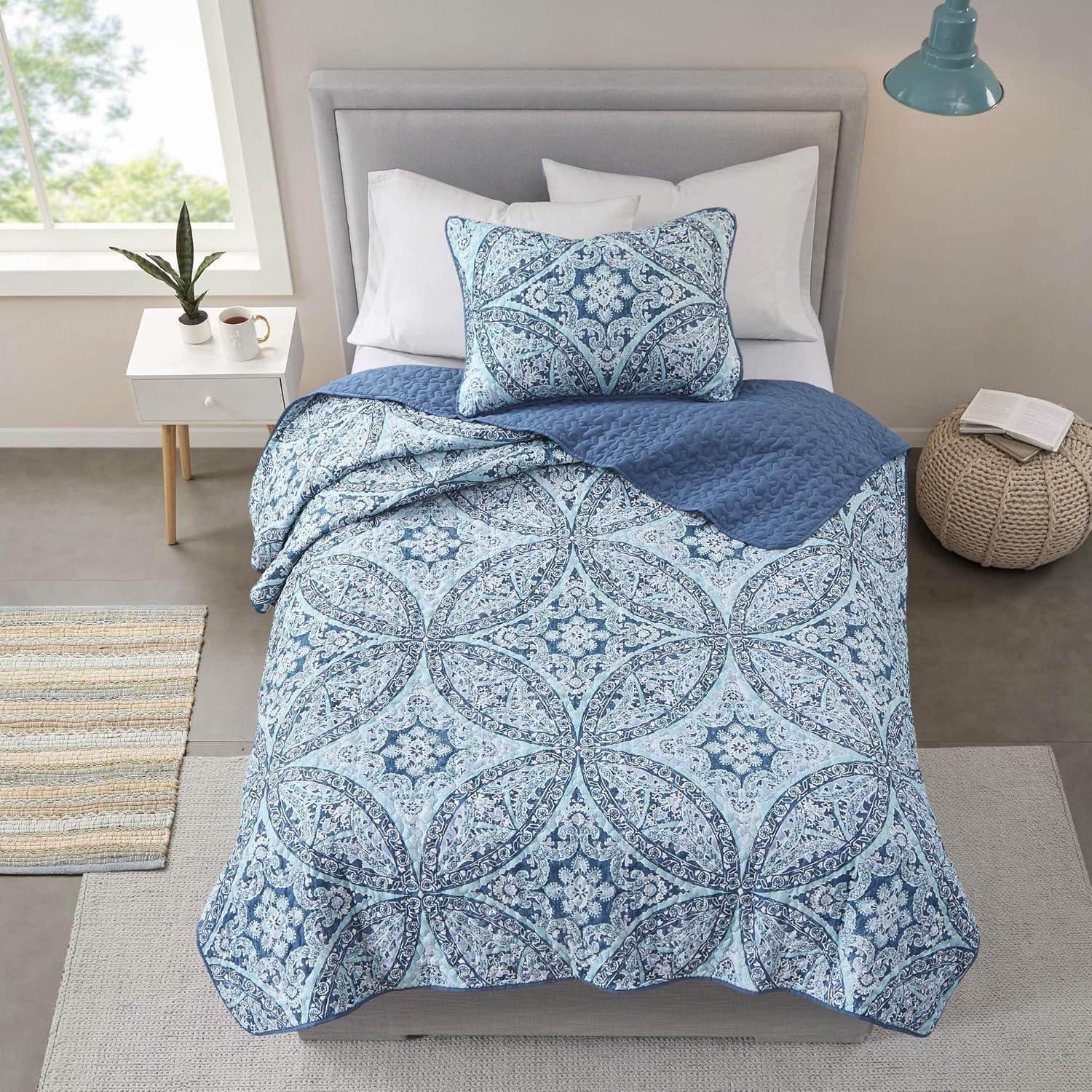 Comfort Spaces Reversible Quilt Set-Vermicelli Stitching Design All Season, Lightweight, Coverlet Bedspread Bedding, Matching Shams, Twin/Twin XL (66 in x 90 in), Gloria Damask Aqua 2 Piece Gloria Damask Aqua Twin/Twin XL (66 in x 90 in)