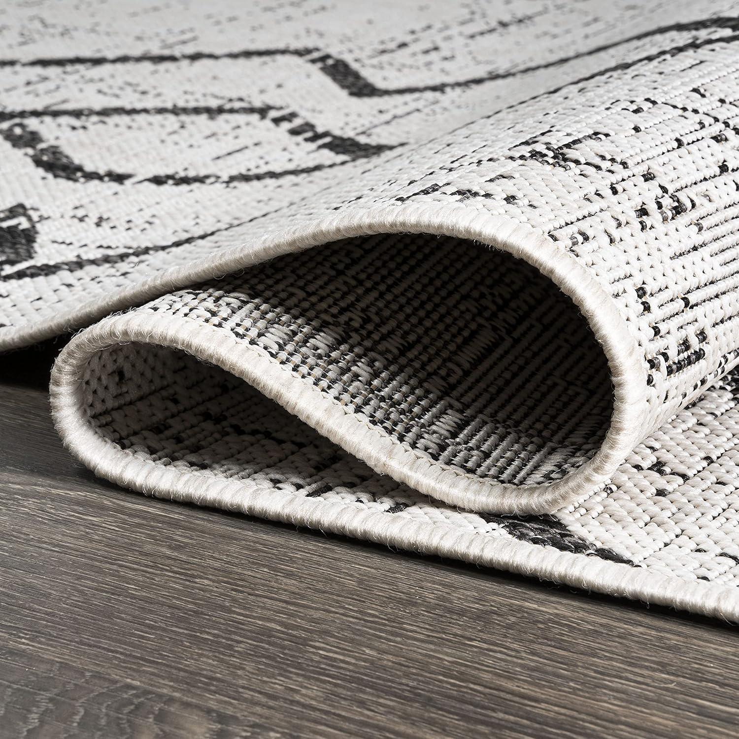 2'x10' Carwa Diamond Trellis Indoor/Outdoor Runner Rug, Ivory/Black - JONATHAN Y