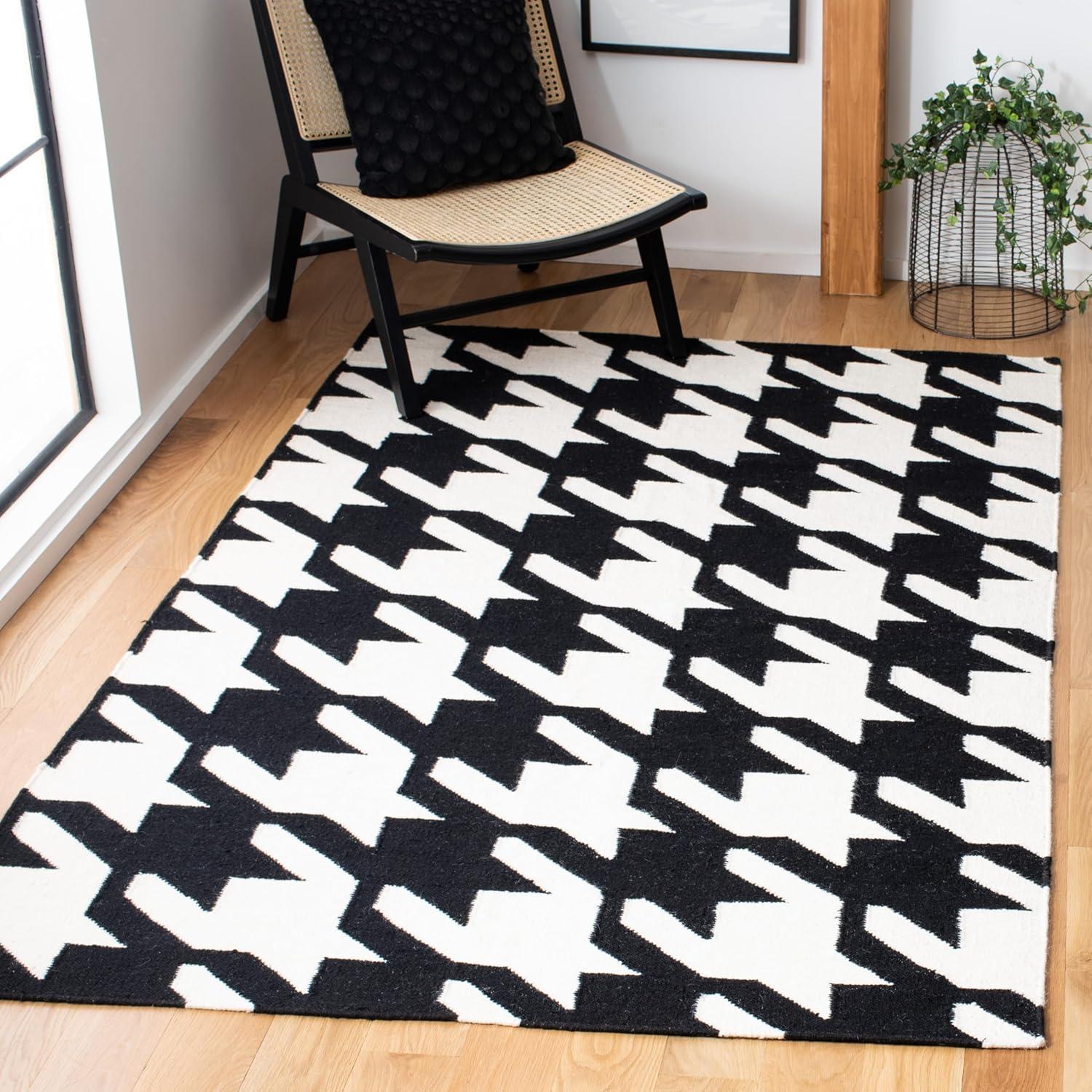 Dhurries DHU570 Hand Woven Area Rug  - Safavieh