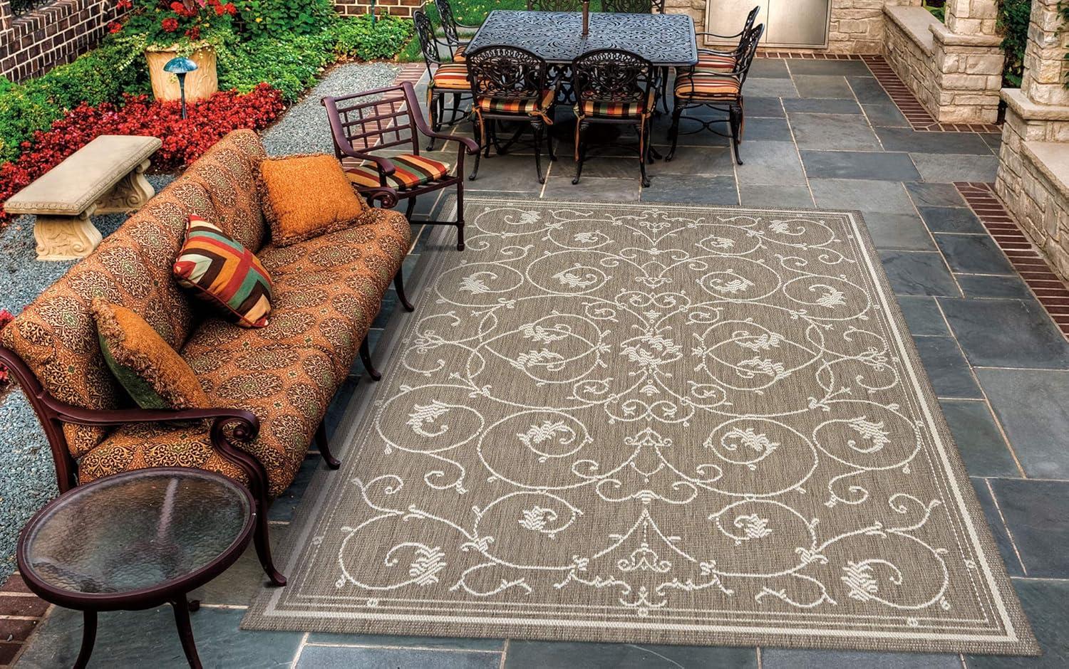 Couristan Recife Veranda Indoor / Outdoor Area Rug, Champagne- Taupe, 2' x 3'7"