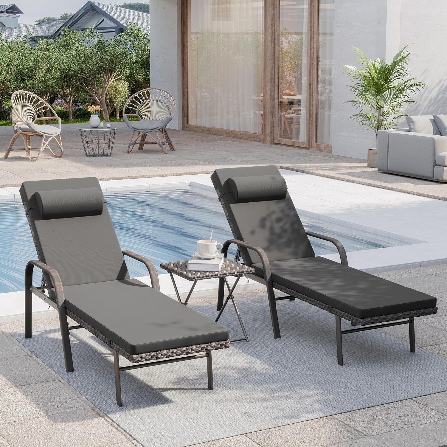 3 Pieces Patio Chaise Lounge Set Outdoor PE Rattan Armrest Lounge Chair Adjustable Backrest Reclining Chair with Folding Table and Cushion for Patio Poolside Backyard Porch Beach(Grey)