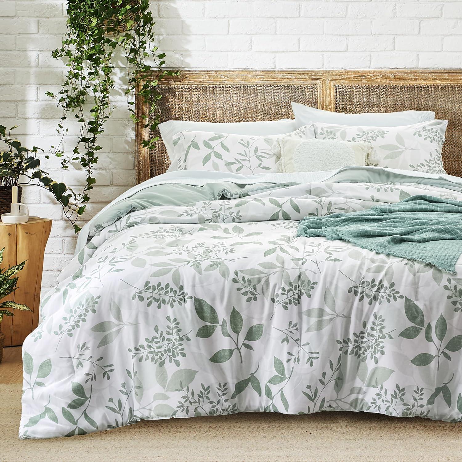 Queen - Sage Green , Cute Floral Beddings, 3 Pieces, 1 Soft Reversible Botanical Flowers