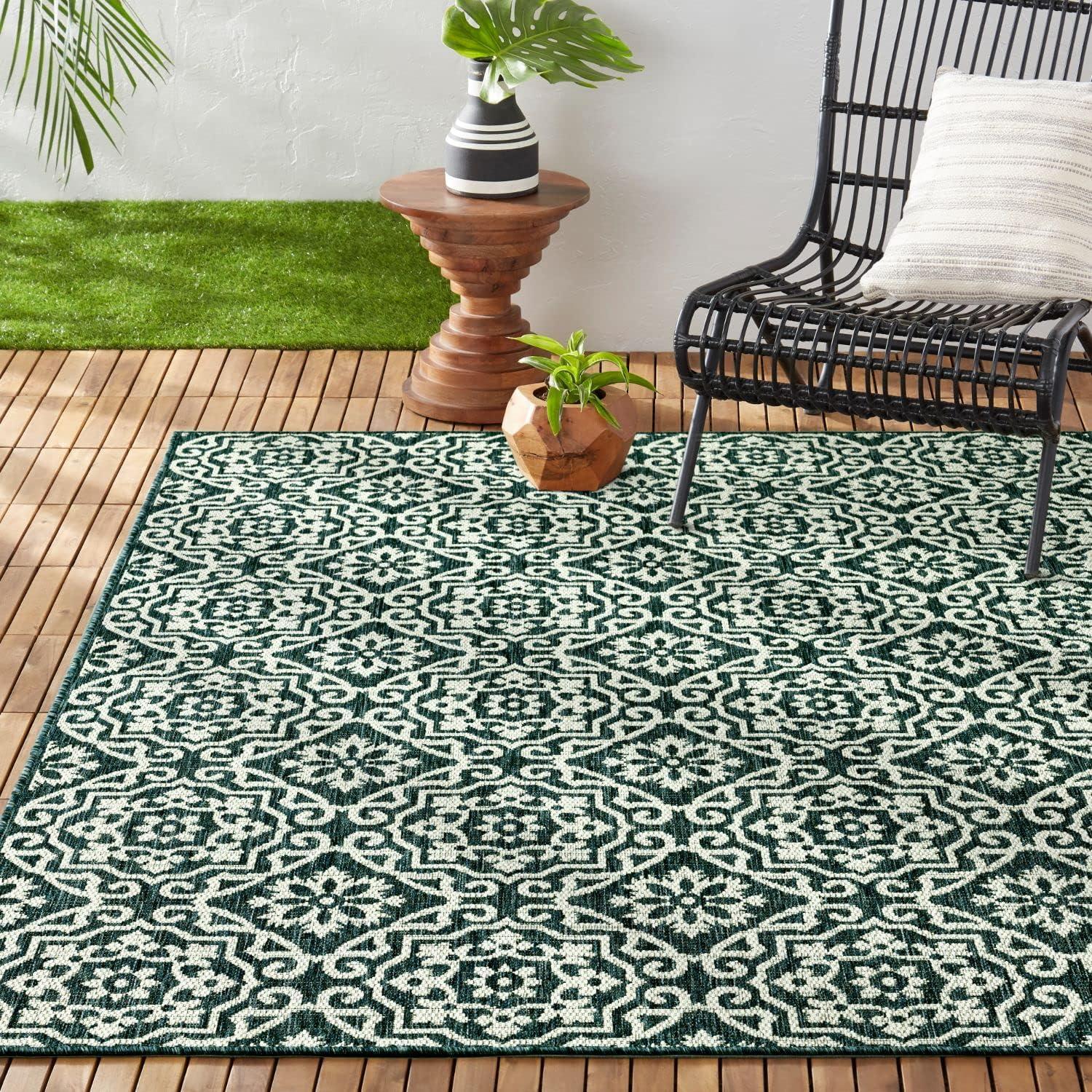 NICOLE MILLER NEW YORK Patio Country Danica Geometric Indoor/Outdoor Area Rug, Blue/White