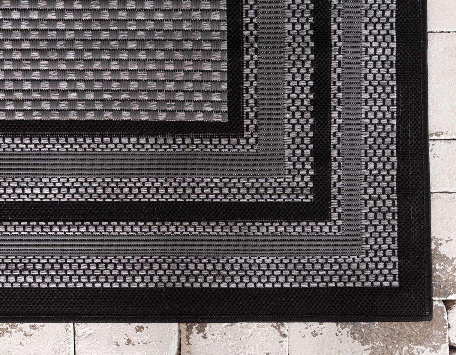 Unique Loom Multi Border Outdoor 5 x 8 (ft) Loomed Polypropylene Gray/Black Rectangular Indoor/Outdoor Geometric Area rug
