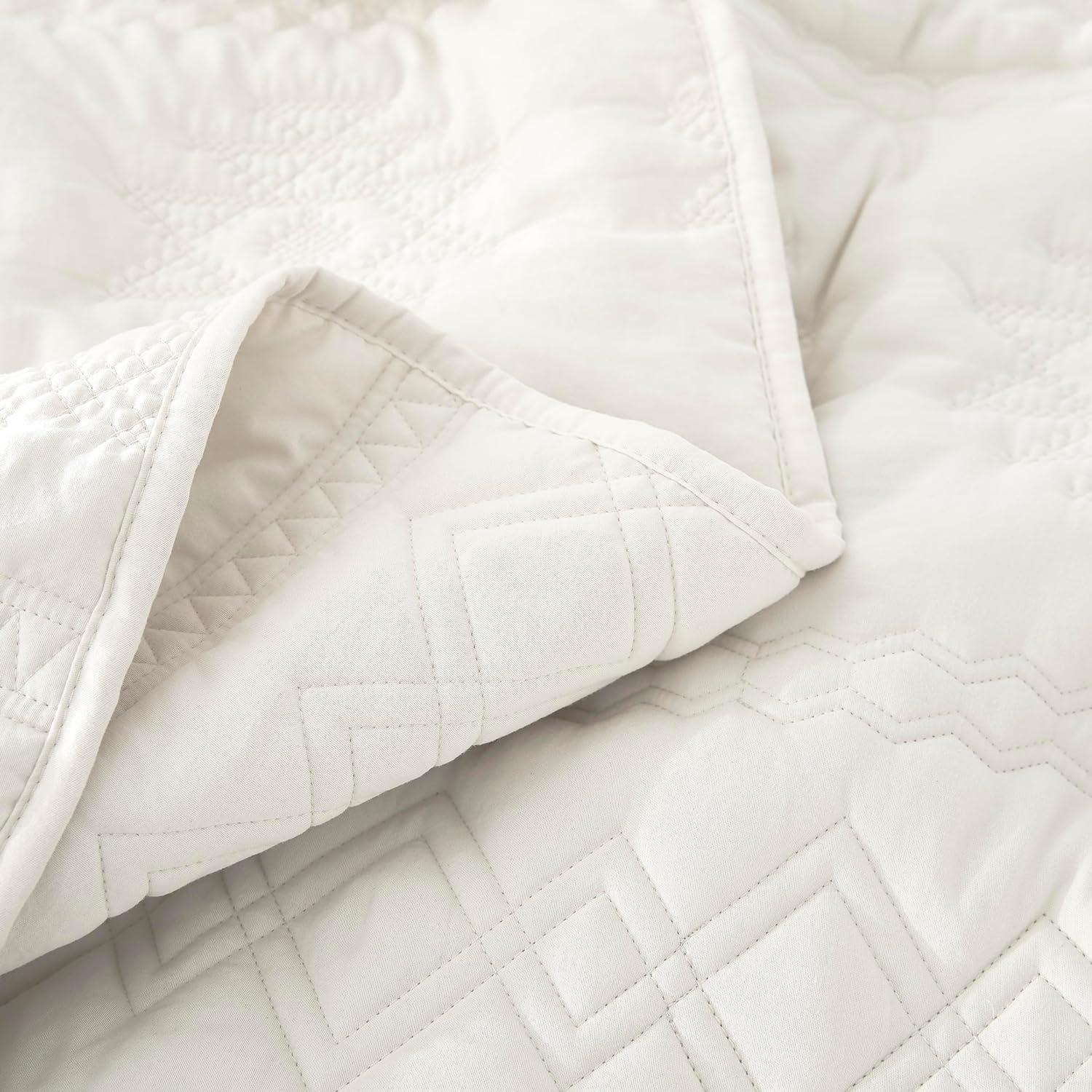 Ivory California King Polyester Bedspread Set with Pillow Shams