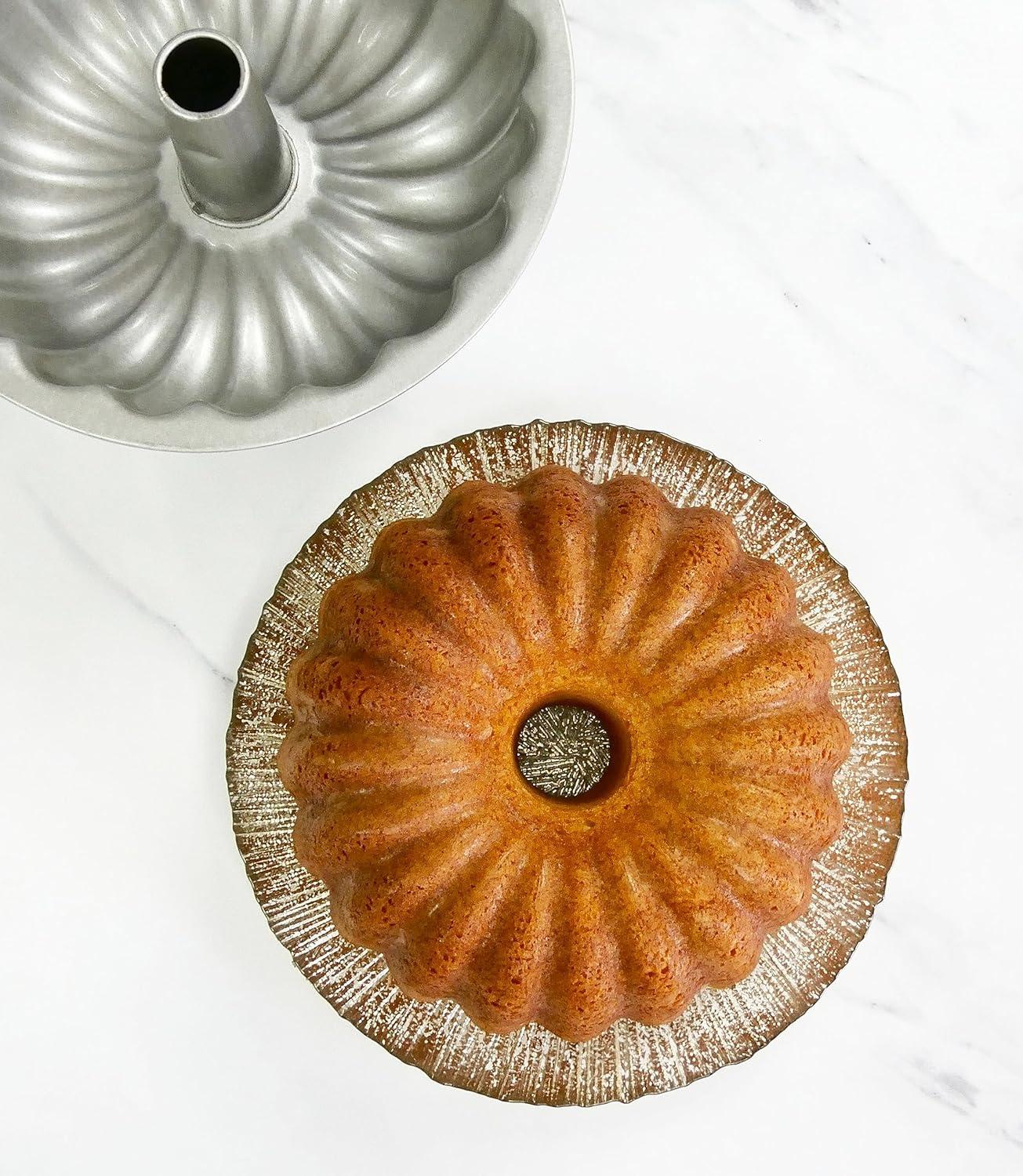 Silver Nonstick Silicone Scalloped Tube Cake Pan