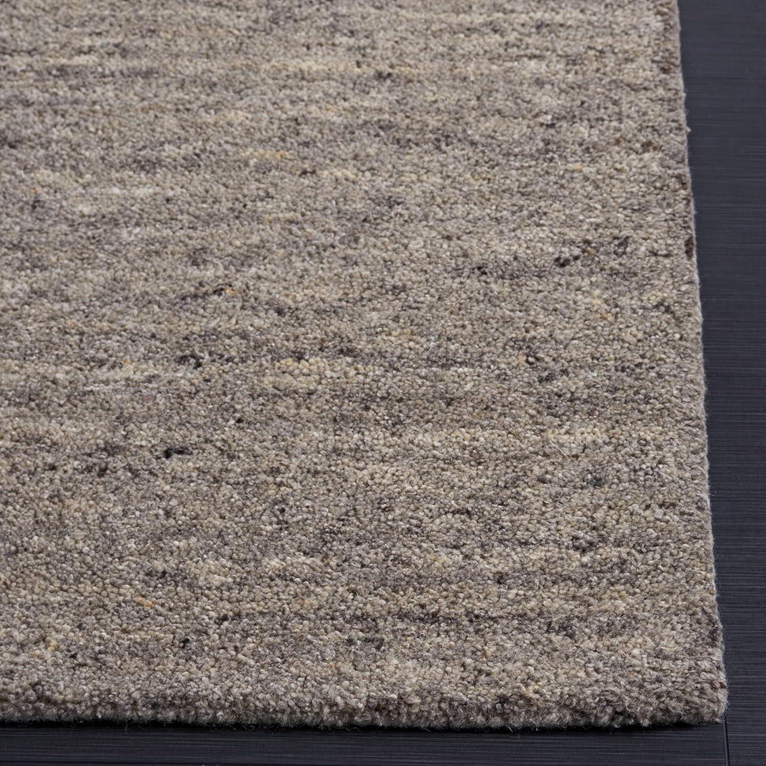 SAFAVIEH Himalaya Flanagan Solid Area Rug, Light Grey, 5' x 8'