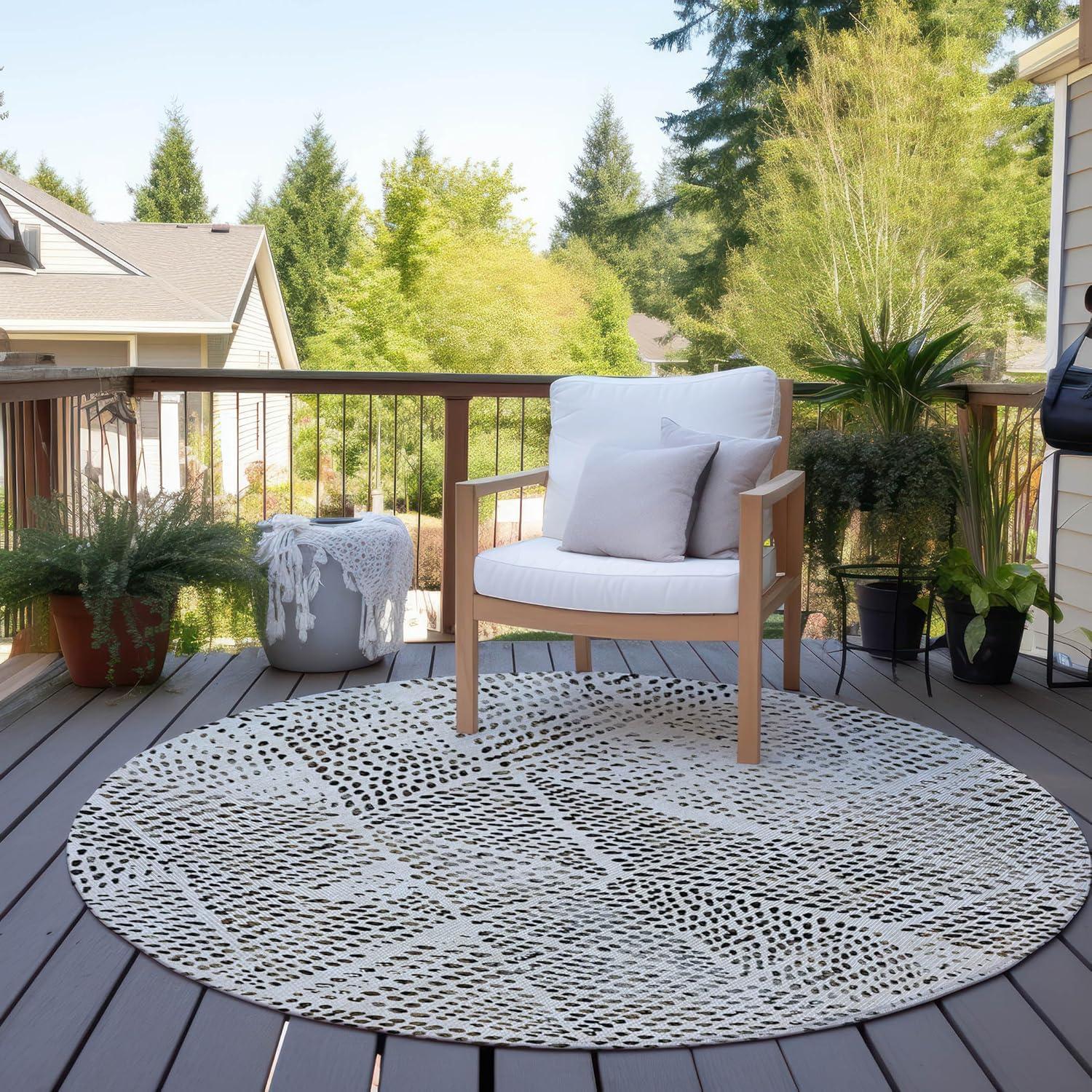 Ivory Diamond Pattern Round Washable Synthetic Rug 8' x 8'