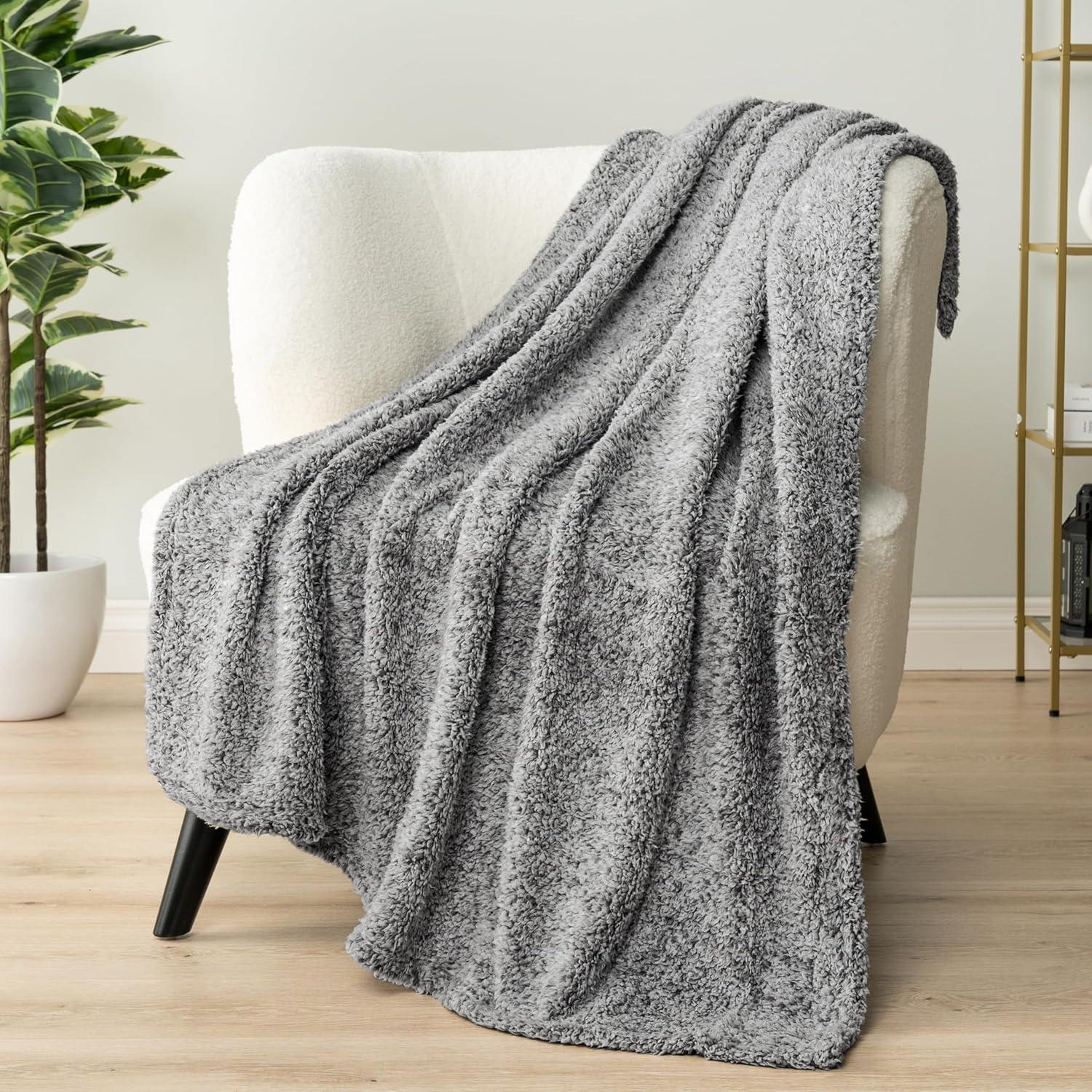 PAVILIA Plush Throw Blanket for Couch Bed, Faux Shearling Blanket and Throw for Sofa Home Decor