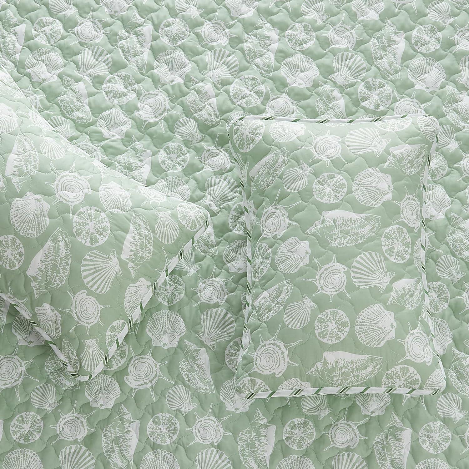 Green / White Seashell Reversible Quilt Set with Shams