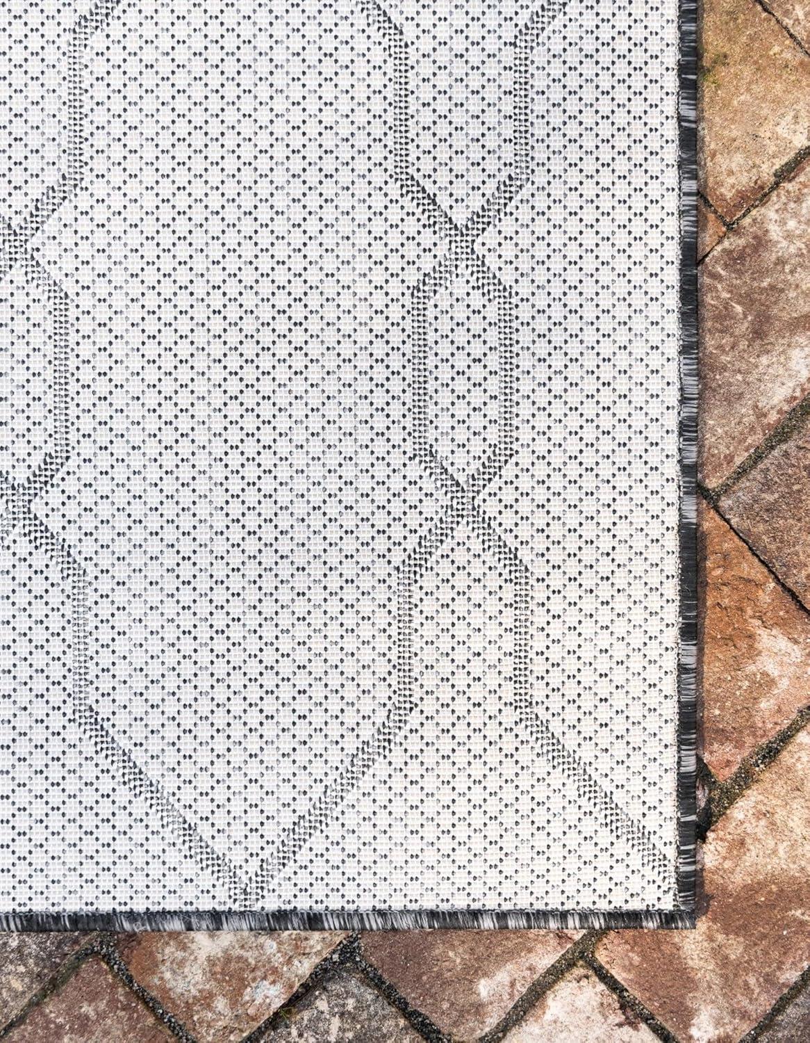 Unique Loom 4' 1 x 6' 1 Rectangle Indoor/Outdoor Trellis Charcoal Area Rug