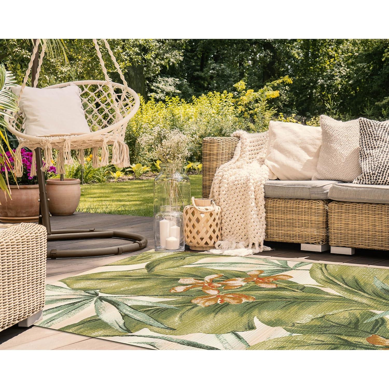 Liora Manne Marina Tropical Leaf Indoor/Outdoor Rug Cream 7'10" x 9'10"