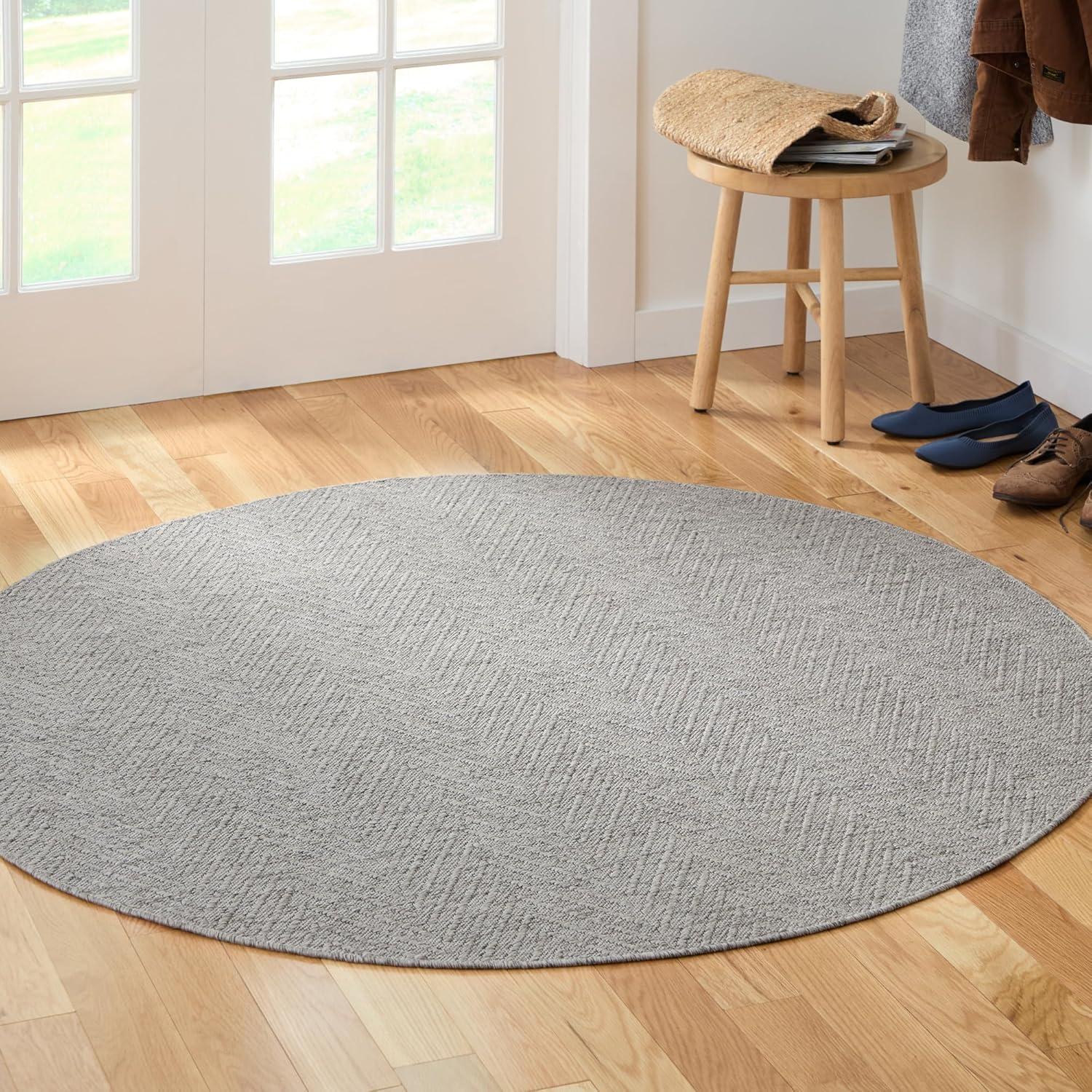 TOWN & COUNTRY BASICS Pax Herringbone Textured Solid Everwash® Washable Area Rug, Low Pile, Non-Slip Backing, Easy Clean Pet & Family Friendly Rug, Gray, 5' Round