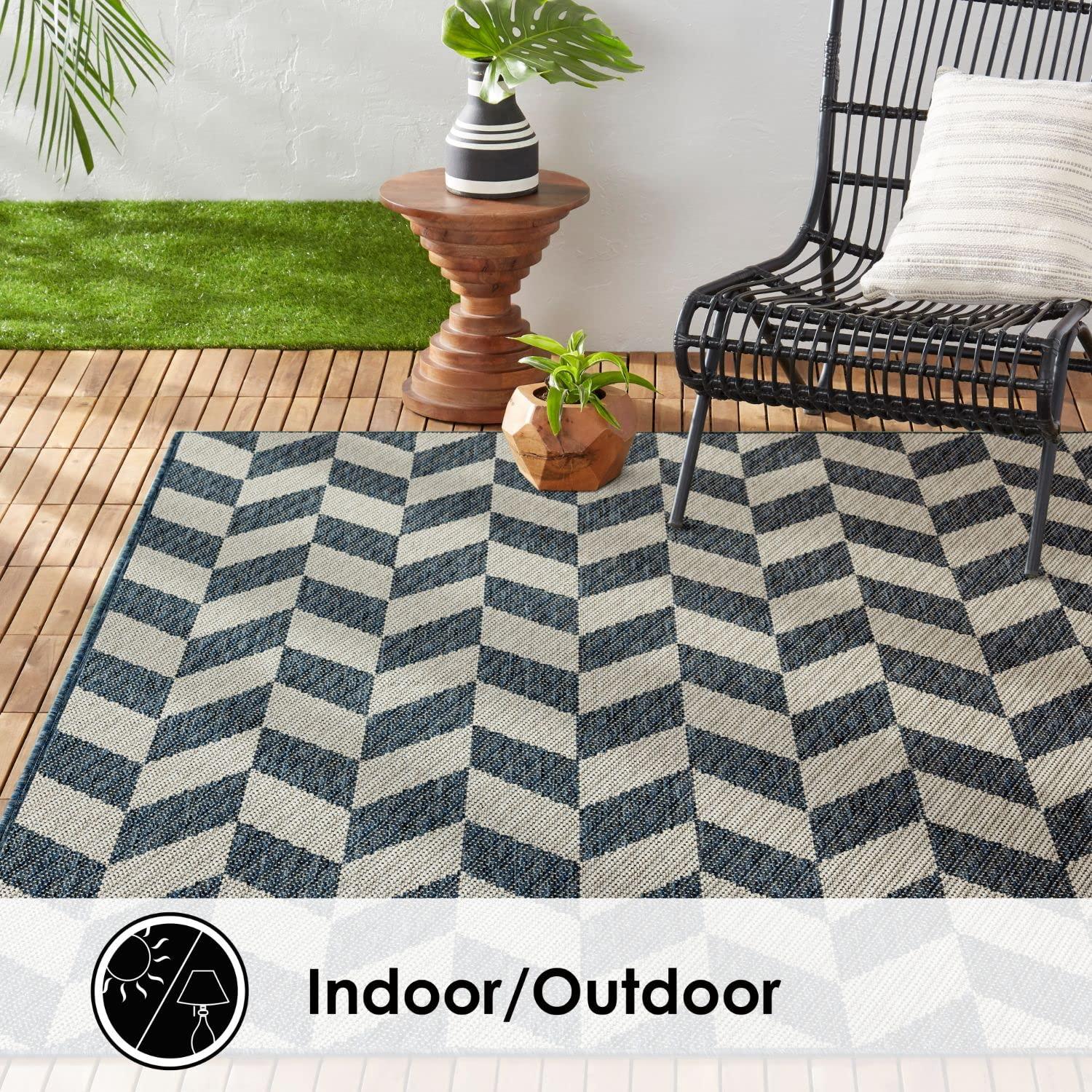 NICOLE MILLER NEW YORK Patio Country Calla Herringbone Indoor/Outdoor Area Rug, Blue/Cream