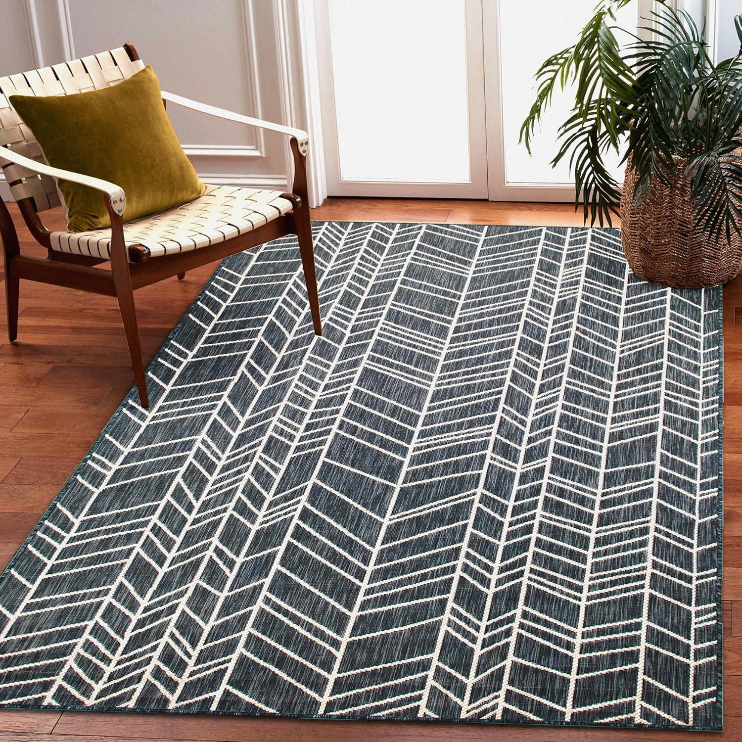 Navy Chevron Geometric Indoor/Outdoor Easy-Care Rug 3'3" x 4'11"