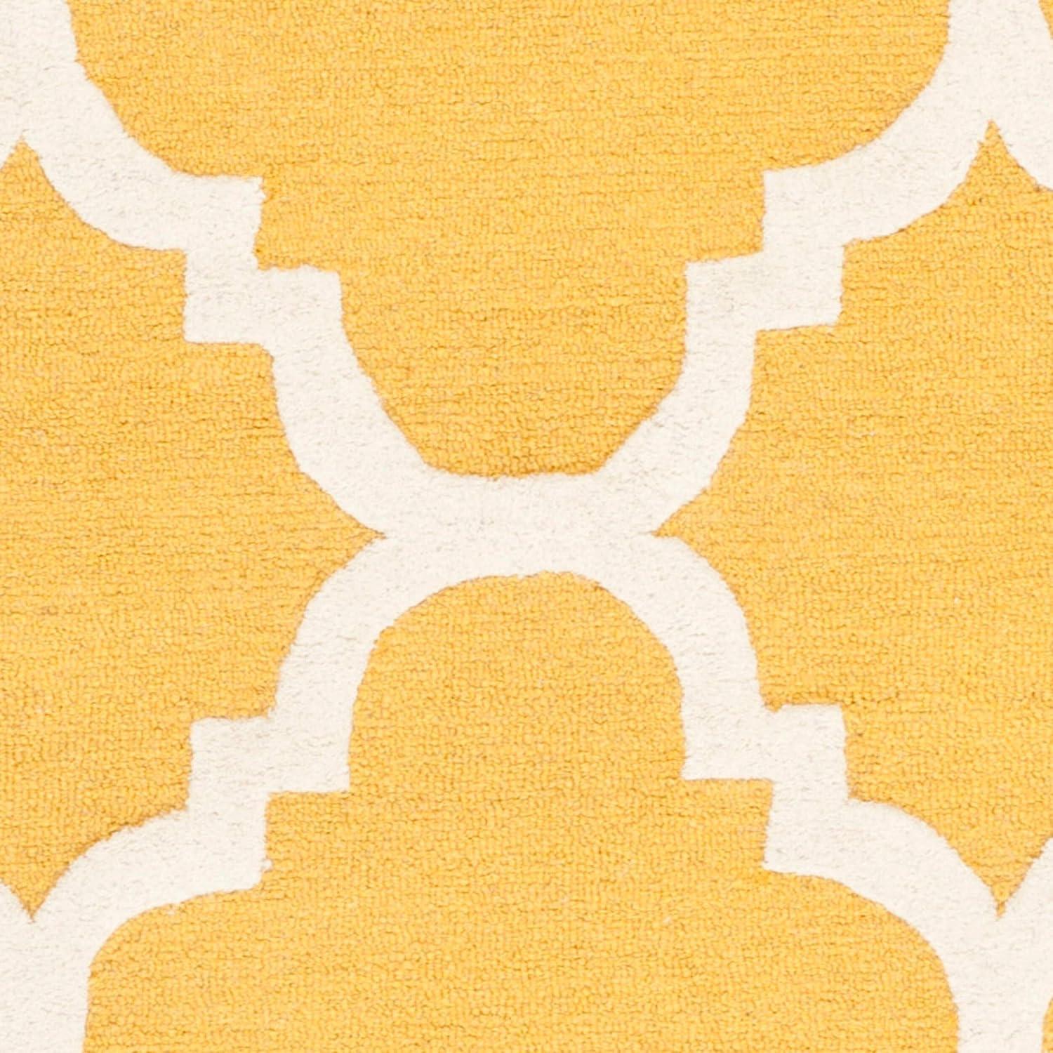 SAFAVIEH Cambridge Justine Geometric Quatrefoil Wool Area Rug, Gold/Ivory, 6' x 9'