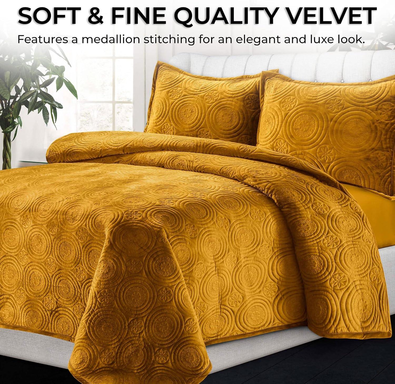 Elegant Medallion Queen Velvet Quilt Set in Gold