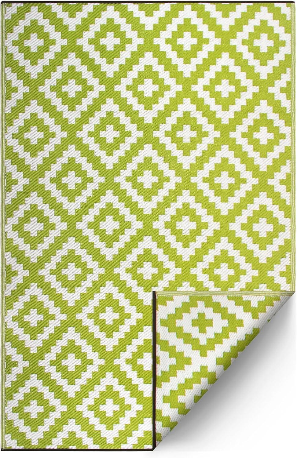 FH Home Outdoor Rug - Waterproof, Fade Resistant, Crease-Free - Premium Recycled Plastic - Geometric - Patio, Porch, Deck, Balcony - Aztec - Green & White - 5 x 8 ft