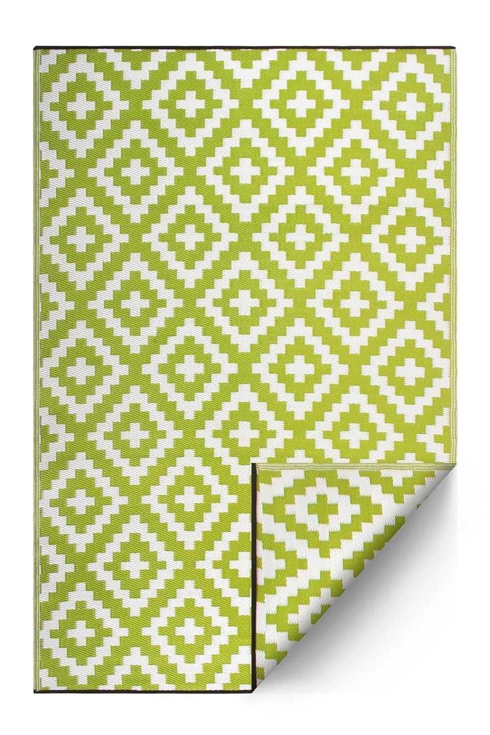 FH Home Outdoor Rug - Waterproof, Fade Resistant, Crease-Free - Premium Recycled Plastic - Geometric - Patio, Porch, Deck, Balcony - Aztec - Green & White - 5 x 8 ft