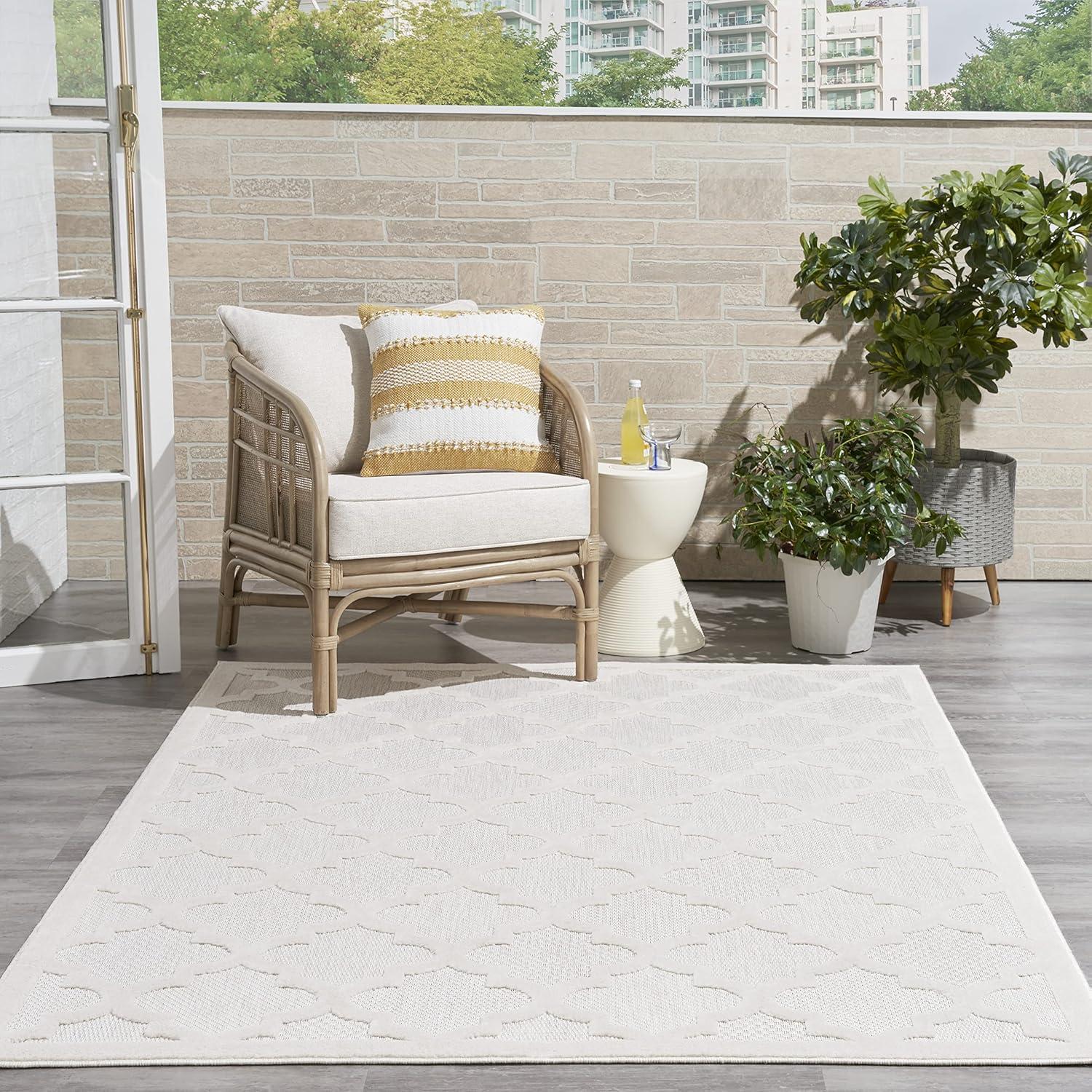 Ivory/White 4' x 6' Synthetic Trellis Flat Woven Rug