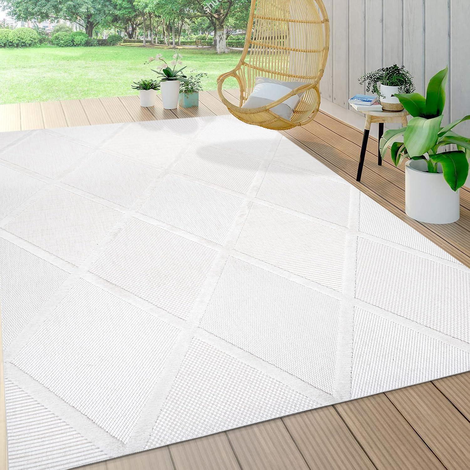 Salines Diamond Trellis Indoor/Outdoor Area Rug - JONATHAN Y