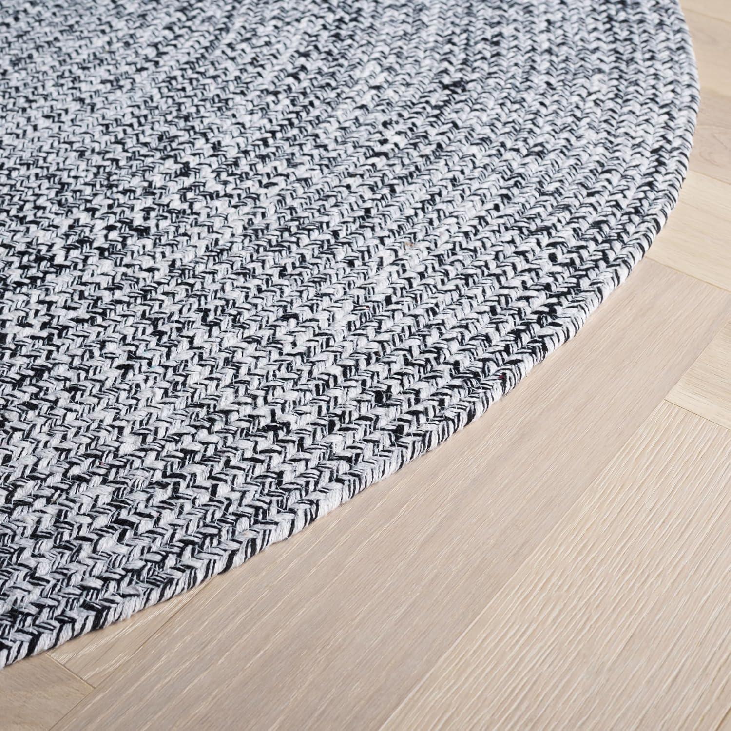 Braided BRD256 Hand Woven Indoor Accent Rug - Ivory/Black - 3'x5' Oval - Safavieh