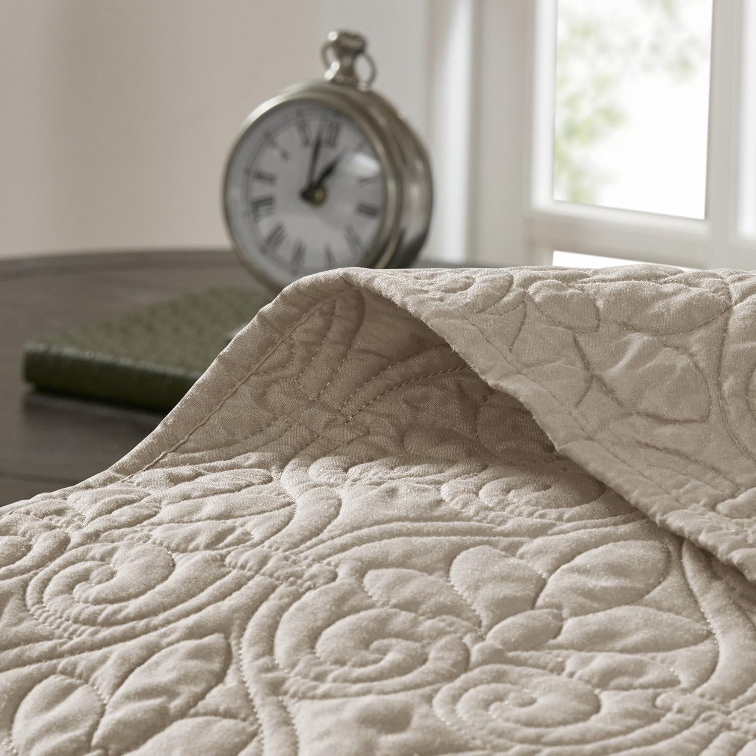 Madison Park Quebec Reversible Quilt Set