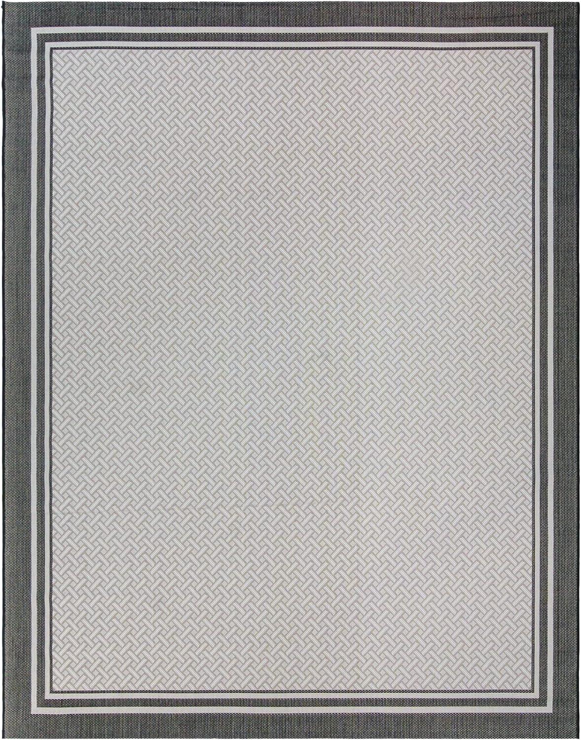 Coastal Charm White/Black Synthetic 6' x 9' Easy-Care Area Rug